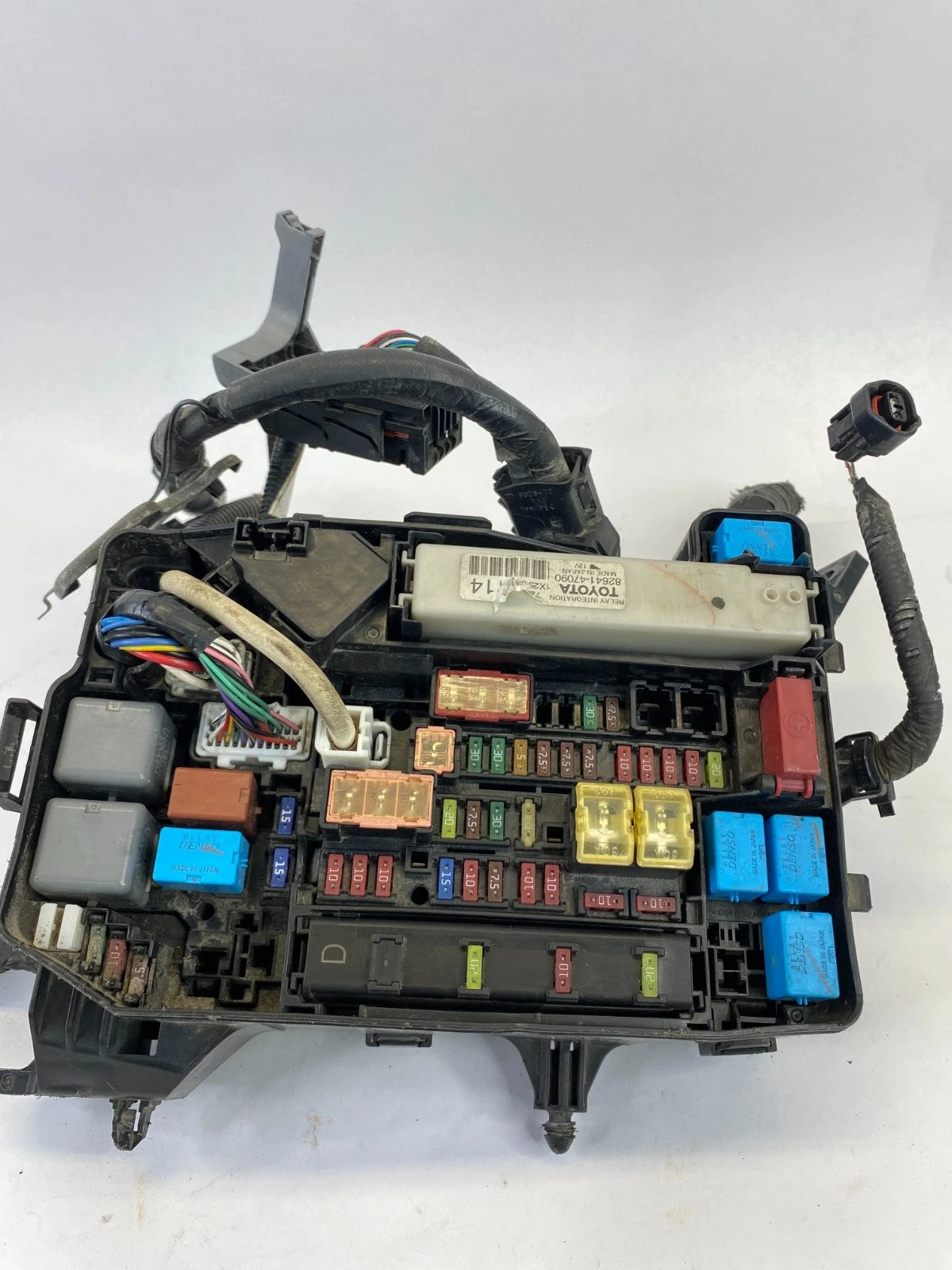 2011-2015 TOYOTA PRIUS ENGINE INTEGRATION RELAY FUSE BOX BLOCK OEM 82641-47090