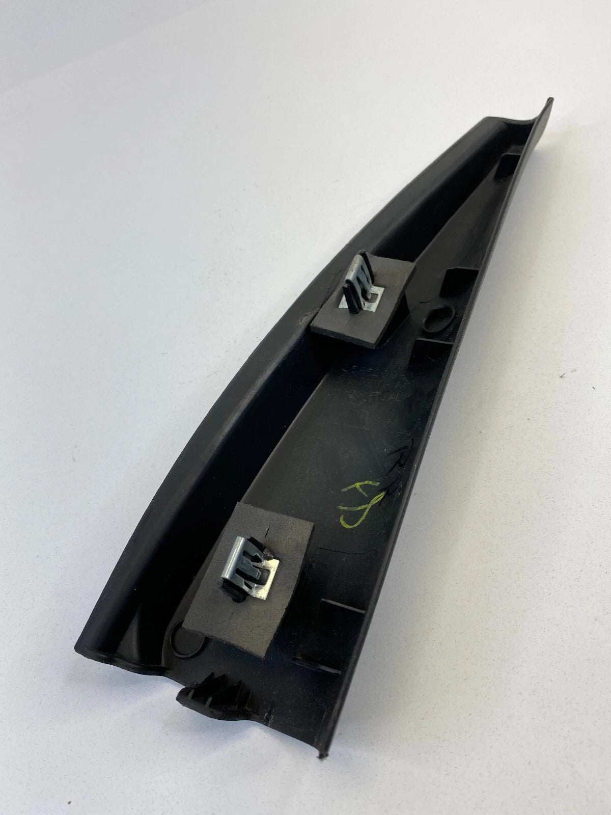 2009-2012 CHEVROLET TRAVERSE REAR RIGHT DOOR INNER WINDOW FRAME CORNER COVER OEM
