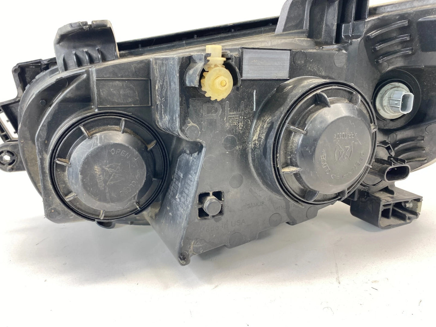 2012-2016 CHEVROLET SONIC FRONT RIGHT SIDE HEADLIGHT LAMP HALOGEN 96830972 OEM