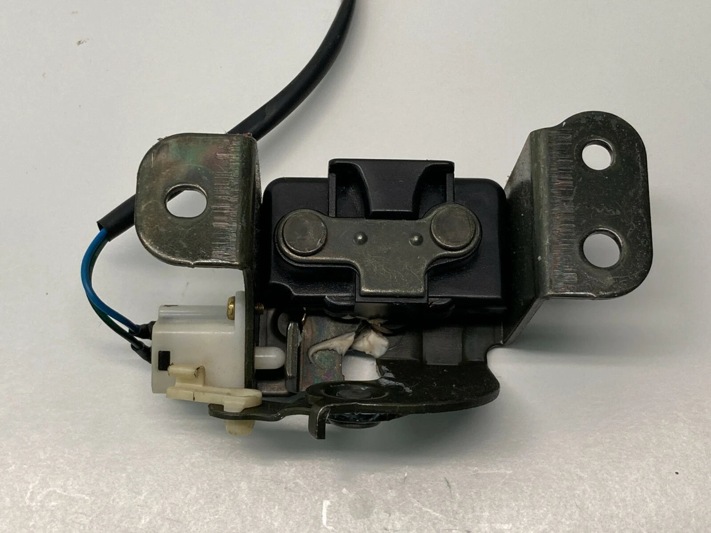 2001 2002 2003 2004 2005 2006 HYUNDAI SANTA FE REAR BACK GLASS WINDOW LOCK LATCH