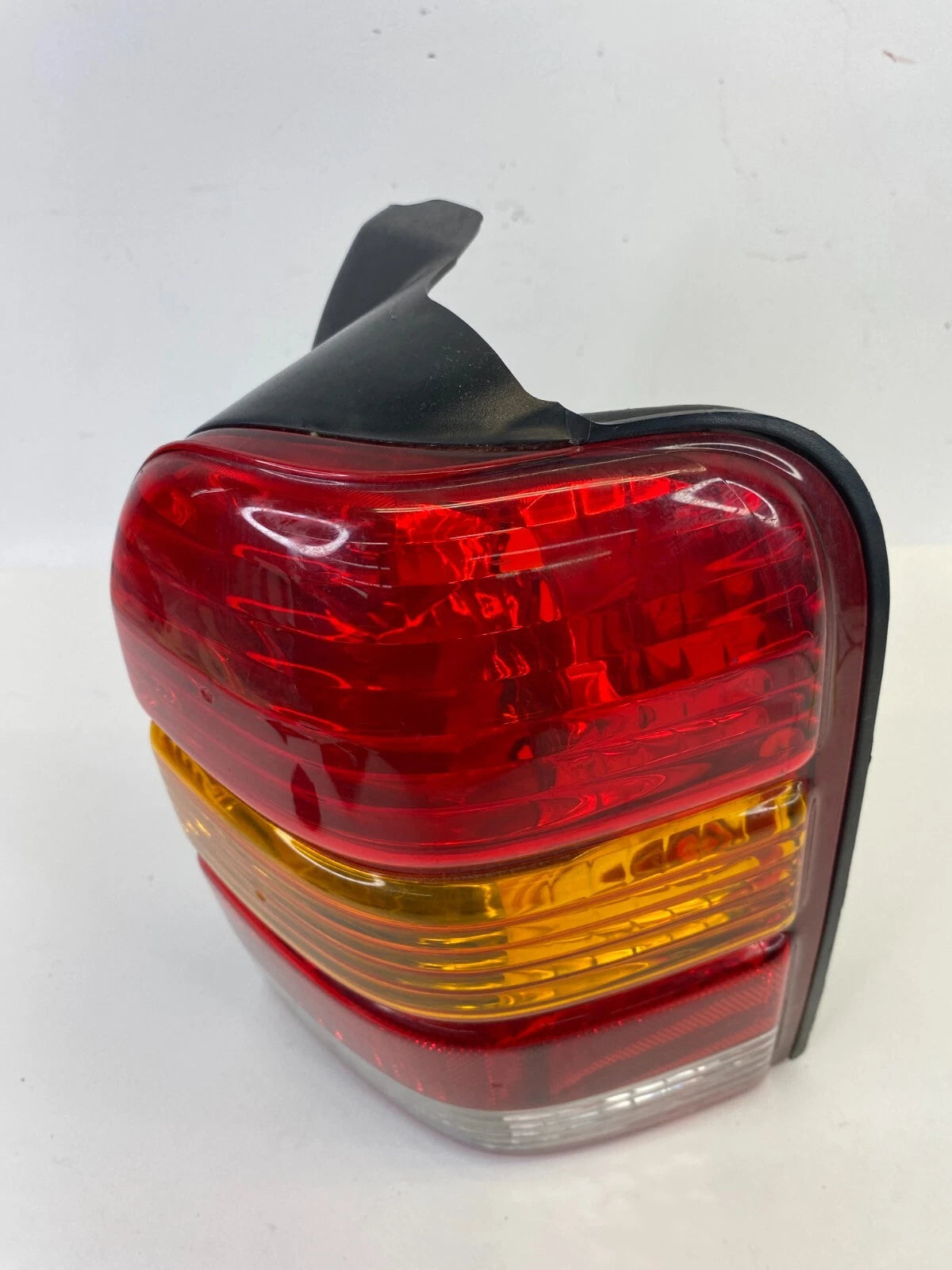 2001-2007 FORD ESCAPE PASSENGER RIGHT SIDE REAR TAILLIGHT LAMP 4L84-13B504-D OEM