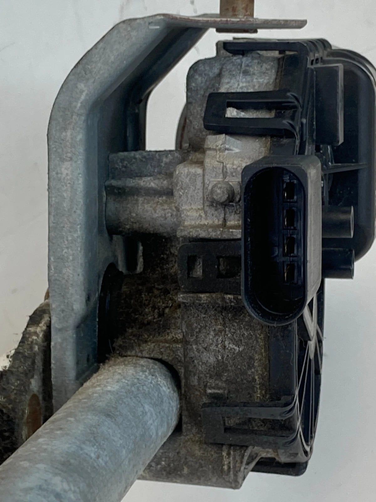 2011-2014 CHRYSLER 200 FRONT WINDSHIELD WIPER MOTOR W/ LINKAGE 68044087AA OEM