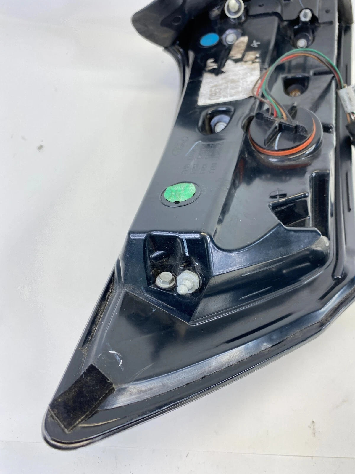 2015-2018 FORD EDGE RH PASSENGER QUARTER PANEL RIGHT TAIL LIGHT LAMP HT4B13404A