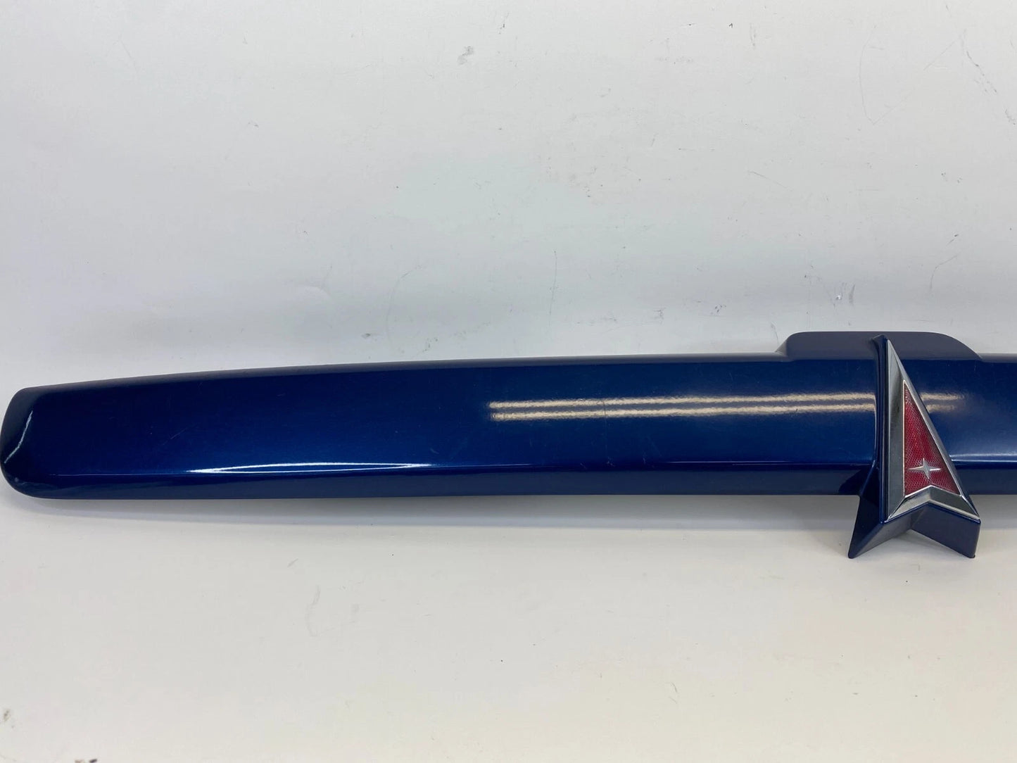 2008 PONTIAC TORRENT REAR TRUNK MOLDING GARNISH EMBLEM HANDLE 15820144 OEM