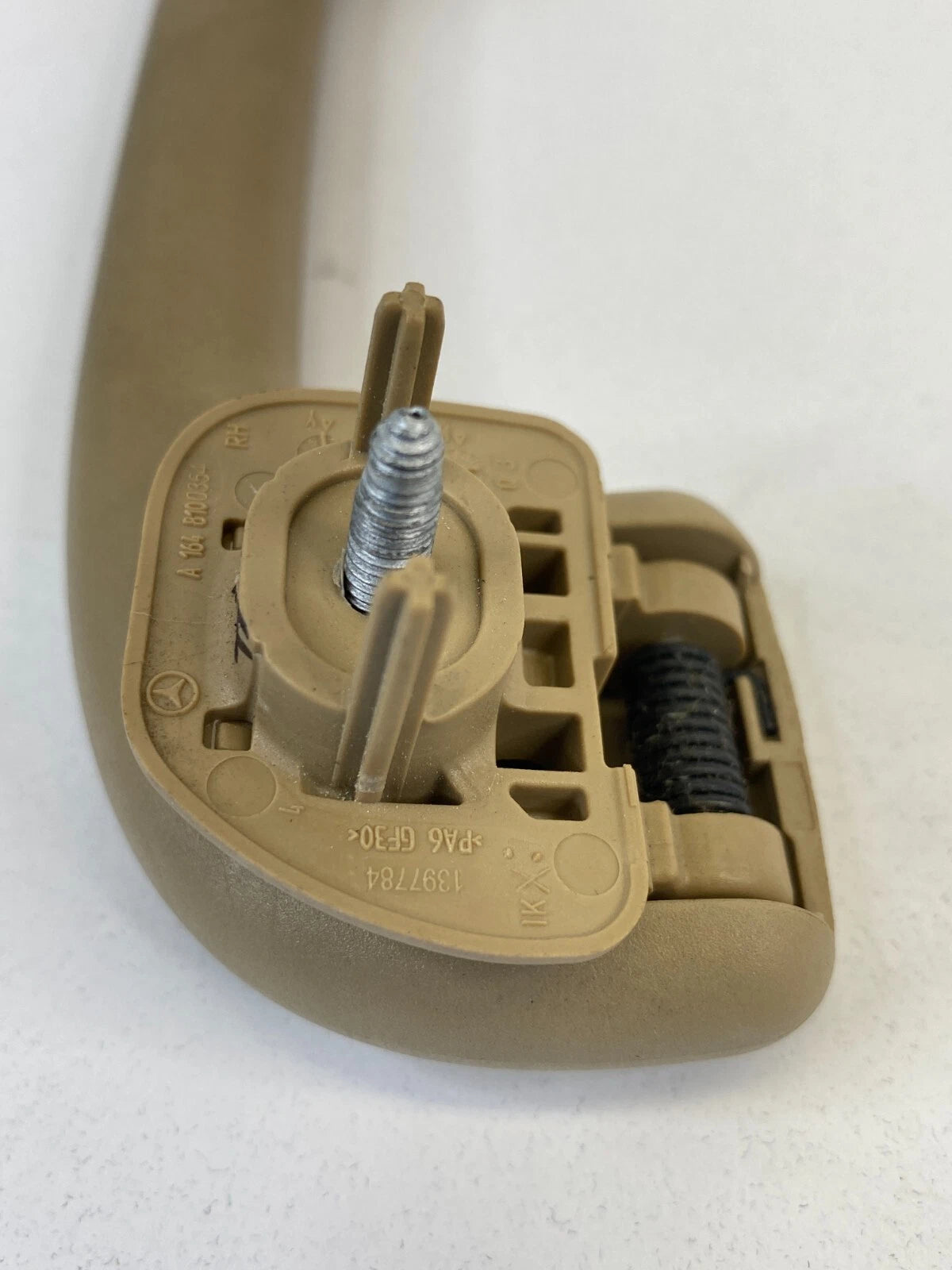 2006-2012 MERCEDES-BENZ R350 07-09 R320 ROOF FRONT LEFT INNER GRAB HANDLE ASSIST