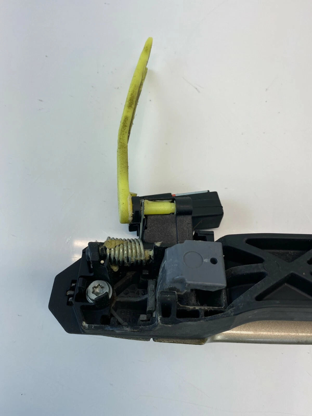 2004-2009 TOYOTA PRIUS REAR LEFT SIDE EXTERIOR DOOR HANDLE ASSEMBLY OEM