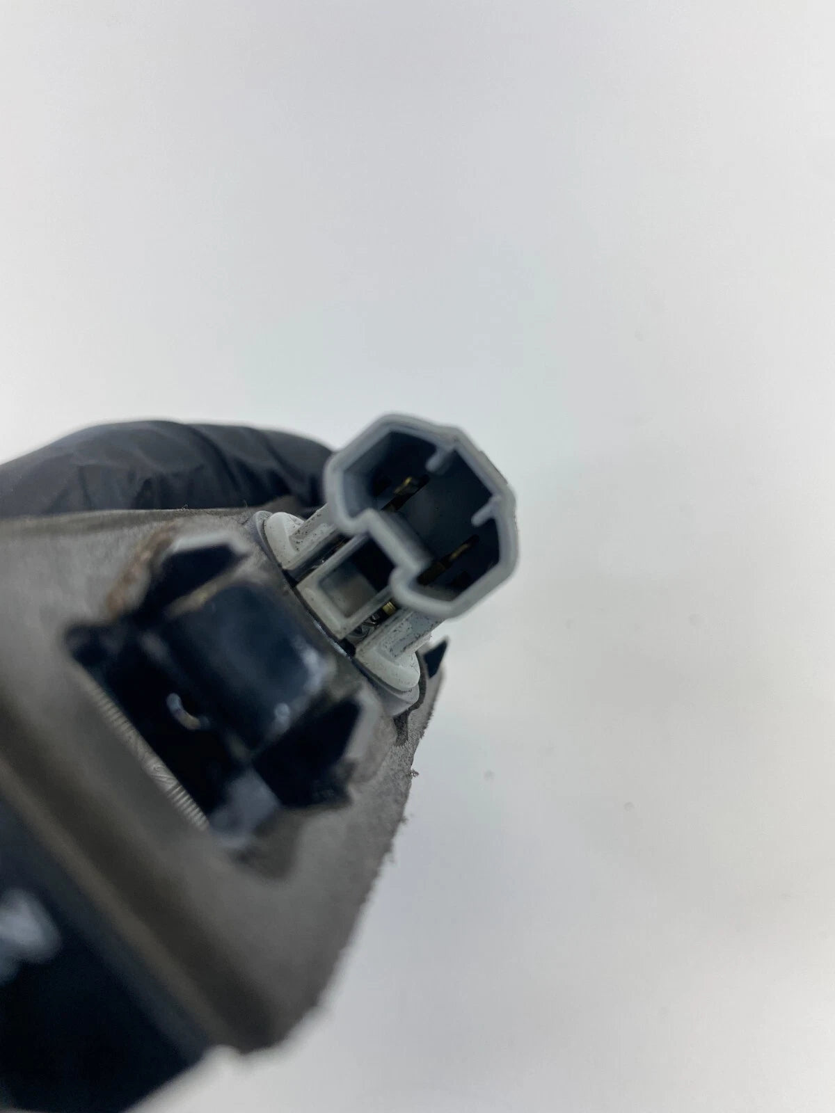 2002-2011 TOYOTA CAMRY TRINK LID LICENSE PLATE LIGHT LAMP ASSEMBLY OEM E13-0553