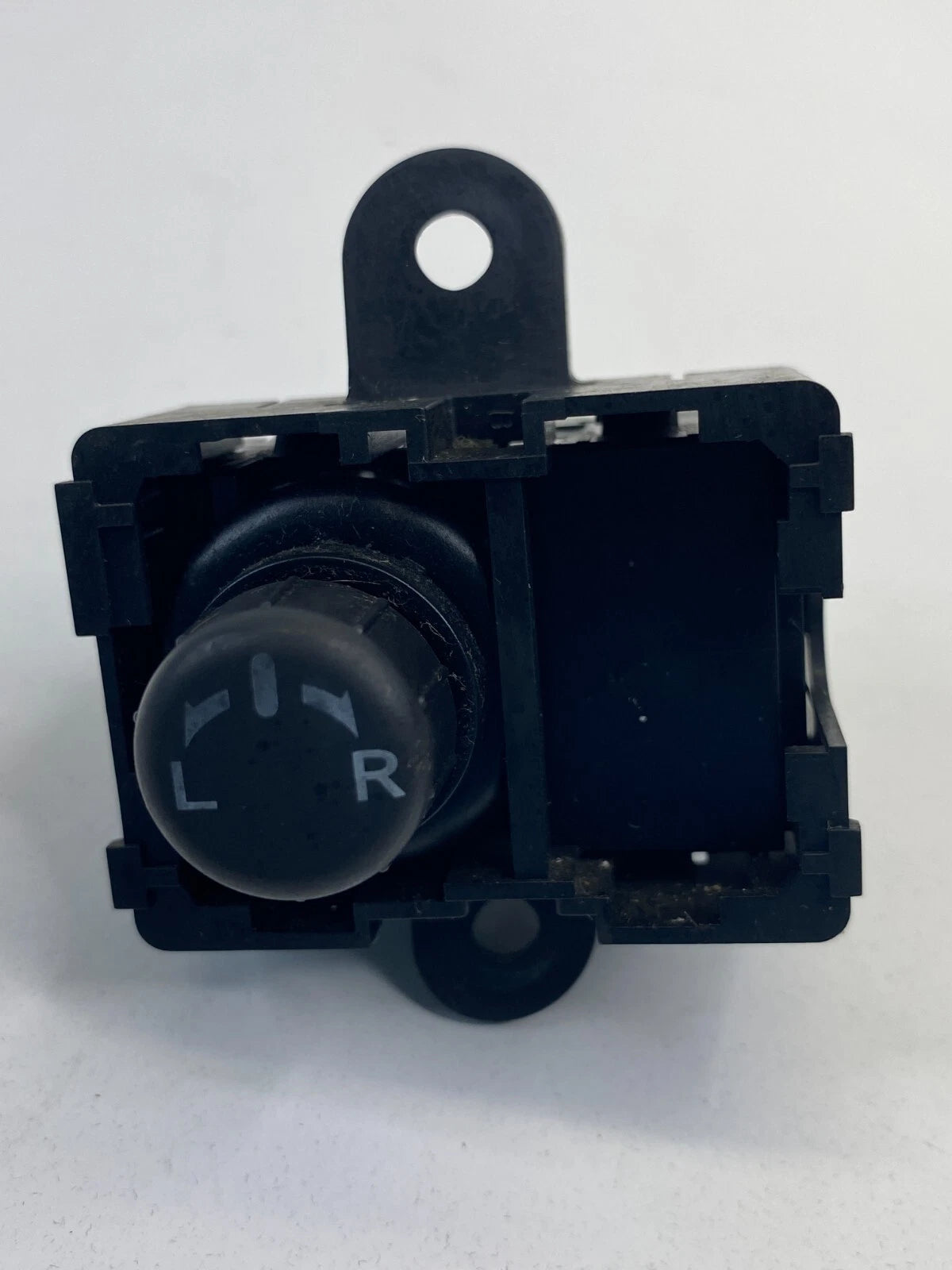 2003 2004 INFINITI G35 FRONT LEFT DRIVER SIDE MIRROR ADJUSTMENT SWITCH ASSEMBLY