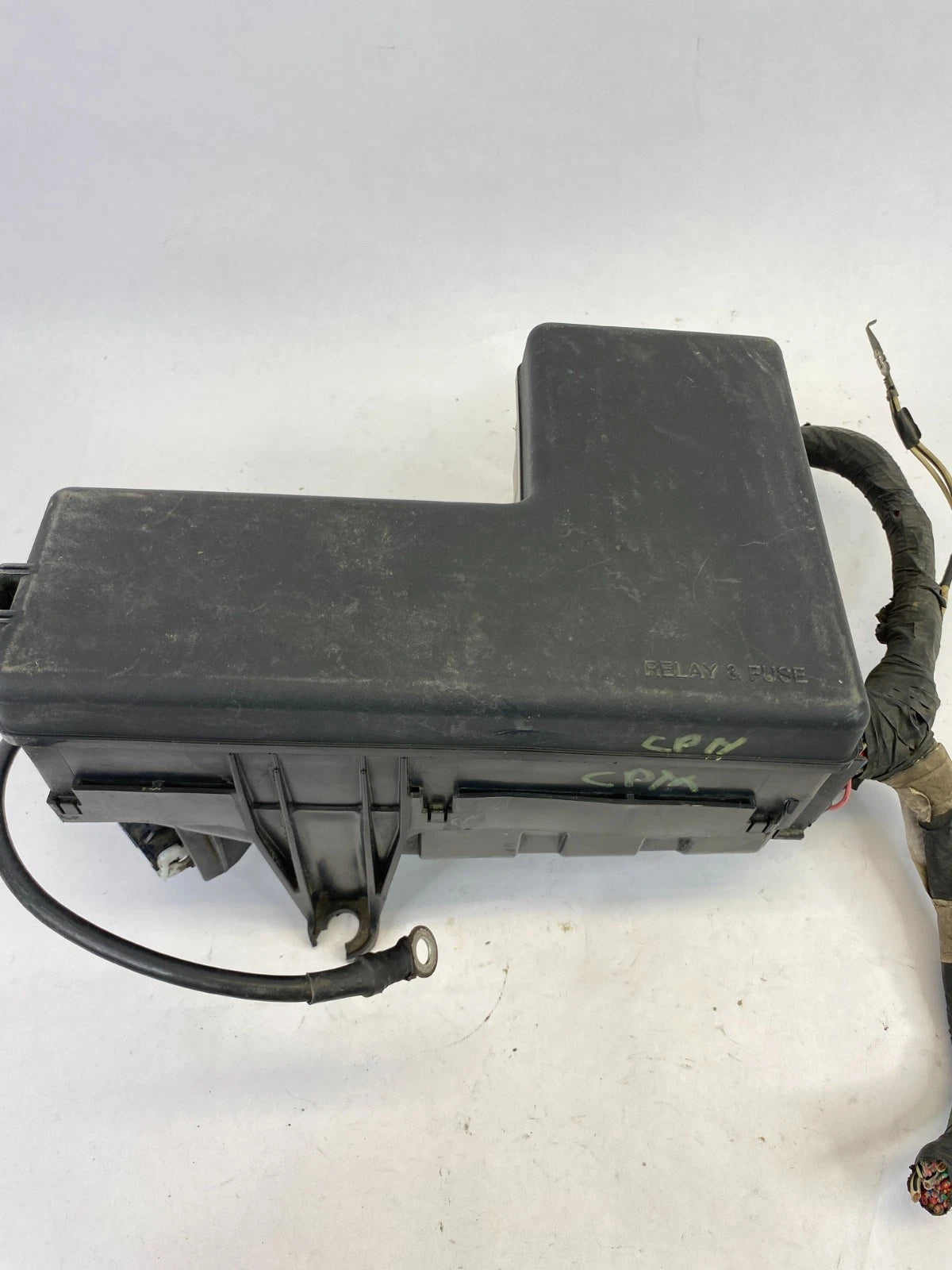 2003-2006 TOYOTA TUNDRA 4.0L V6 A/T ENGINE COMPARTMENT FUSE RELAY JUNCTION BOX