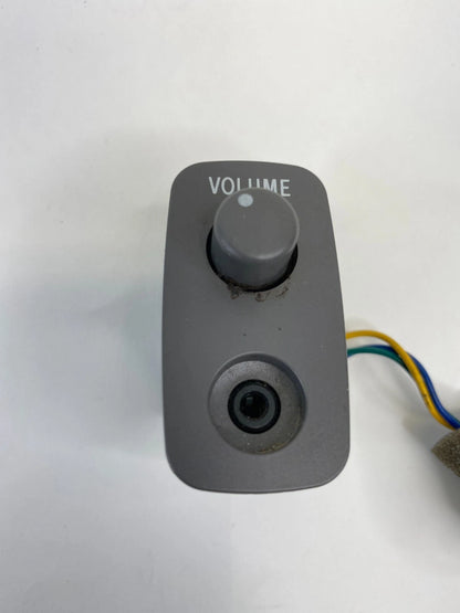01-06 TOYOTA SEQUOIA CENTER CONSOLE LEFT OR RIGHT HEADPHONE VOLUME AUX PLUG IN
