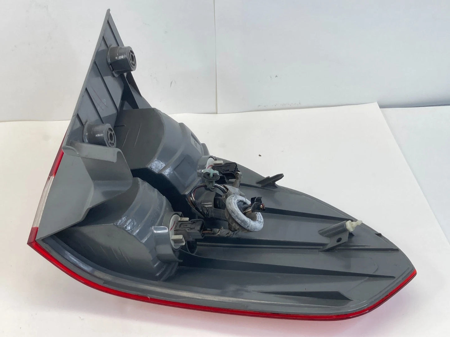 2005-2007 HONDA ODYSSEY RIGHT PASSENGER TAIL LIGHT OUTER TAIL LAMP TAILLIGHT OEM