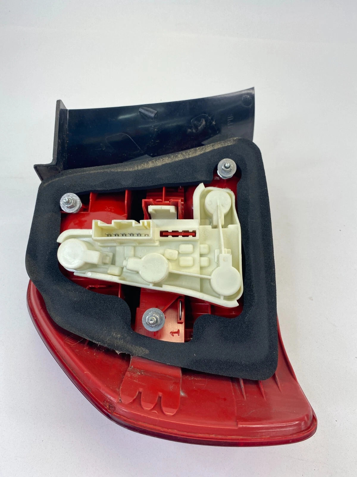 07 08 BMW 328I REAR RIGHT SIDE OUTER TAIL LIGHT TAILLIGHT TAIL LAMP I090028 OEM