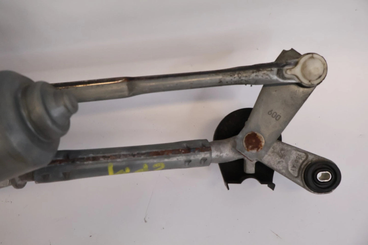 2007-2012 TOYOTA YARIS SEDAN FRONT WINDSHIELD WIPER MOTOR W/ LINKAGE 85110-52440