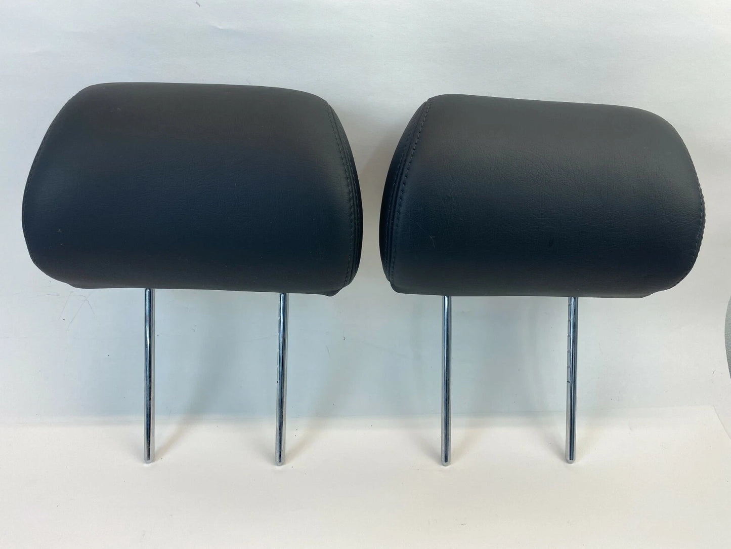 2004 2005 KIA AMANTI SEDAN FRONT RIGHT & LEFT SEAT HEADREST HEAD REST PAIR OEM