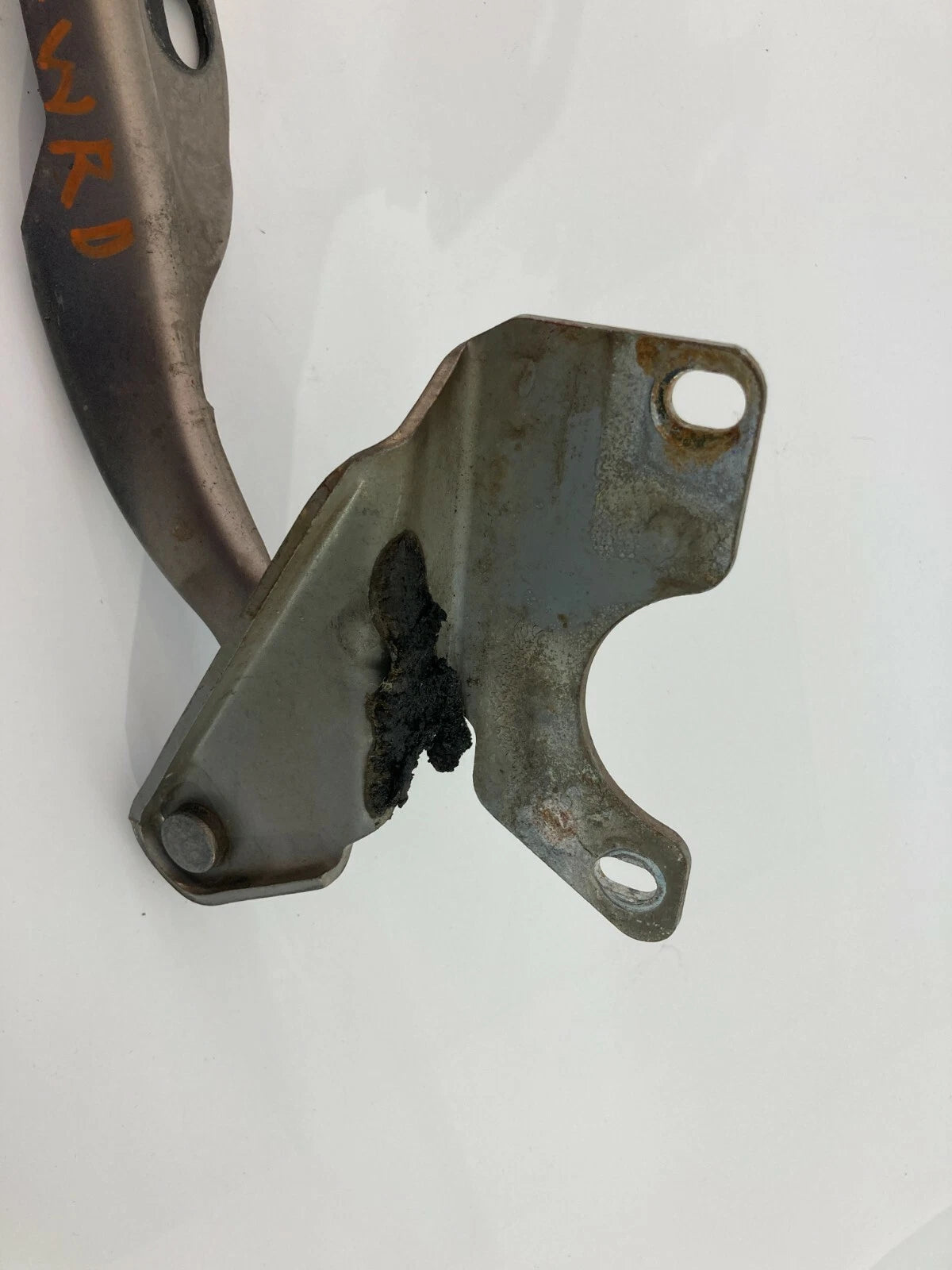2000 2001 CHRYSLER LHS FRONT RIGHT PASSENGER SIDE HOOD BONNET HINGE BRACKET OEM