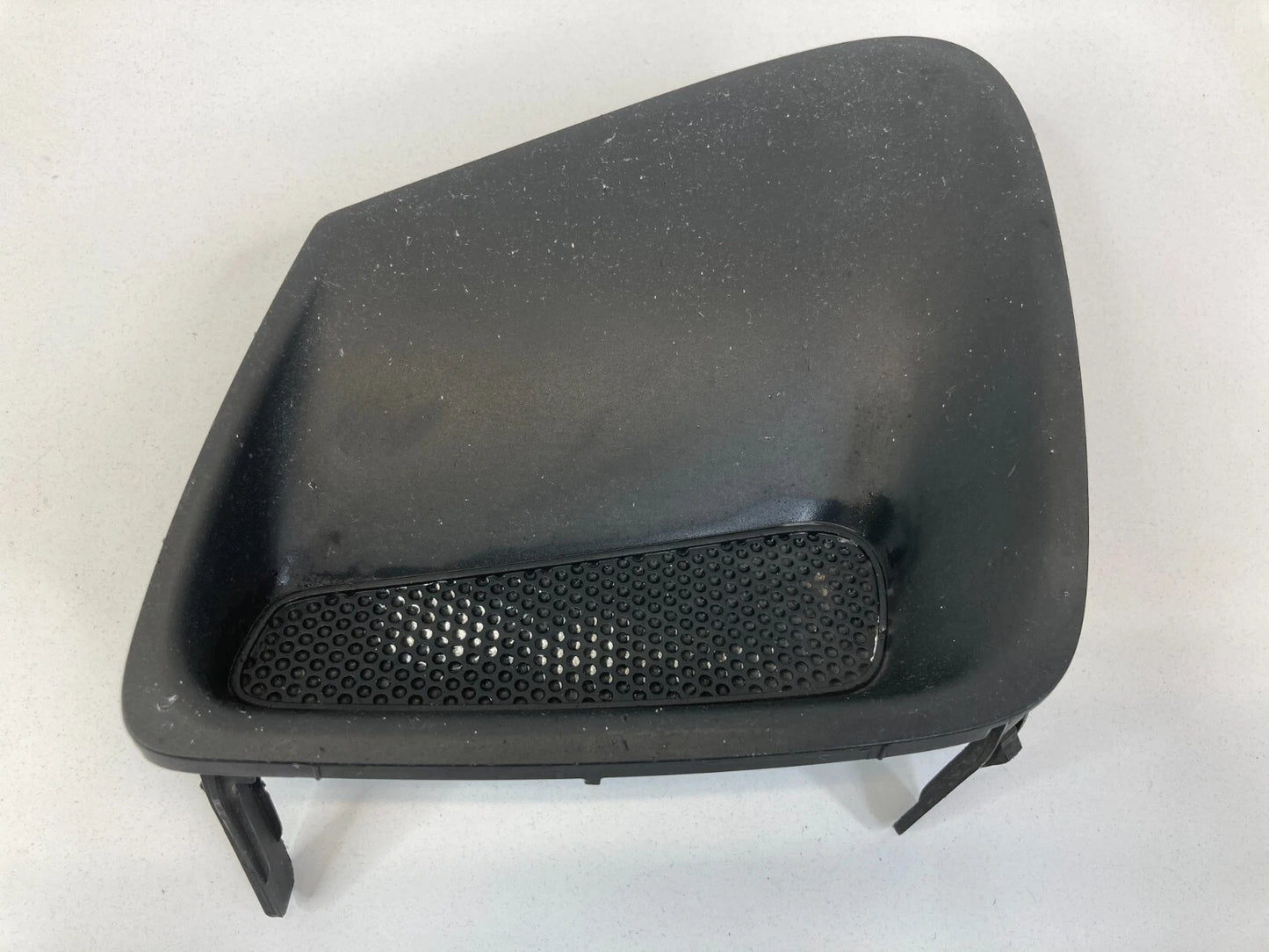 2011-2013 TOYOTA COROLLA FRONT RIGHT PASSENGER BUMPER HOLE COVER 881481-02200