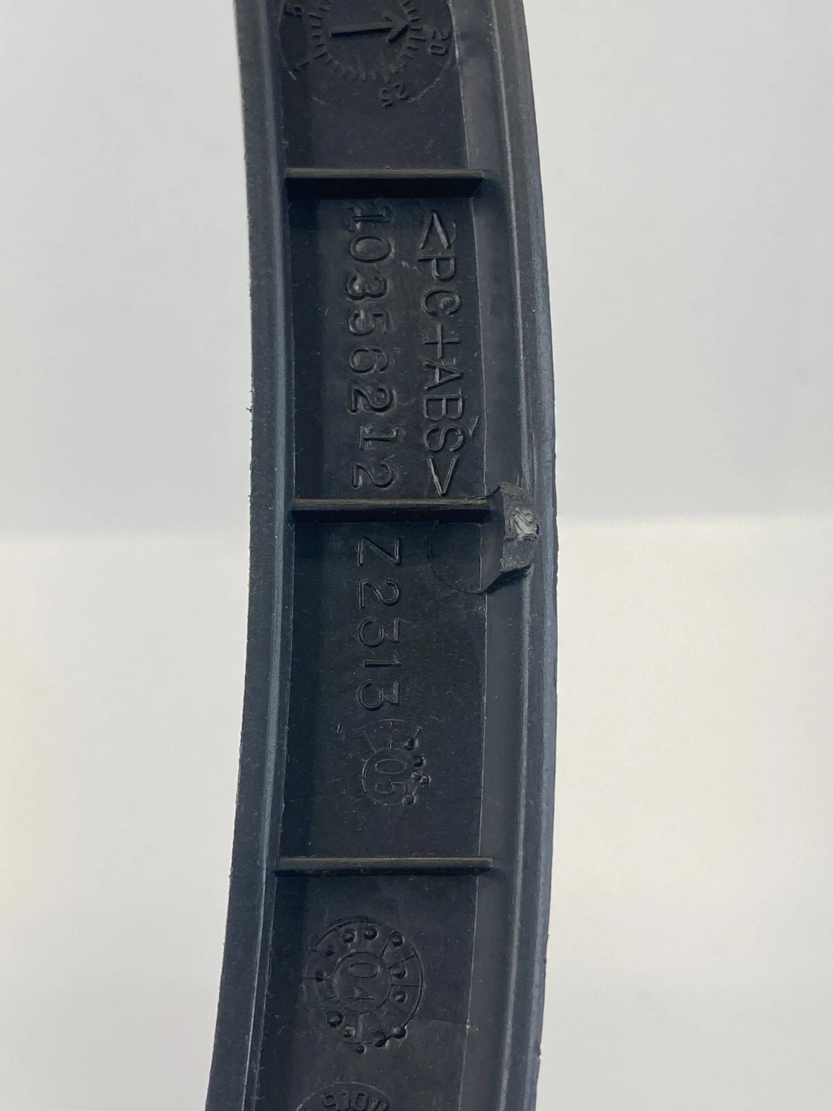2002-2006 SATURN VUE DASH SPEEDOMETER CLUSTER TRIM BEZEL PANEL COVER 10356212