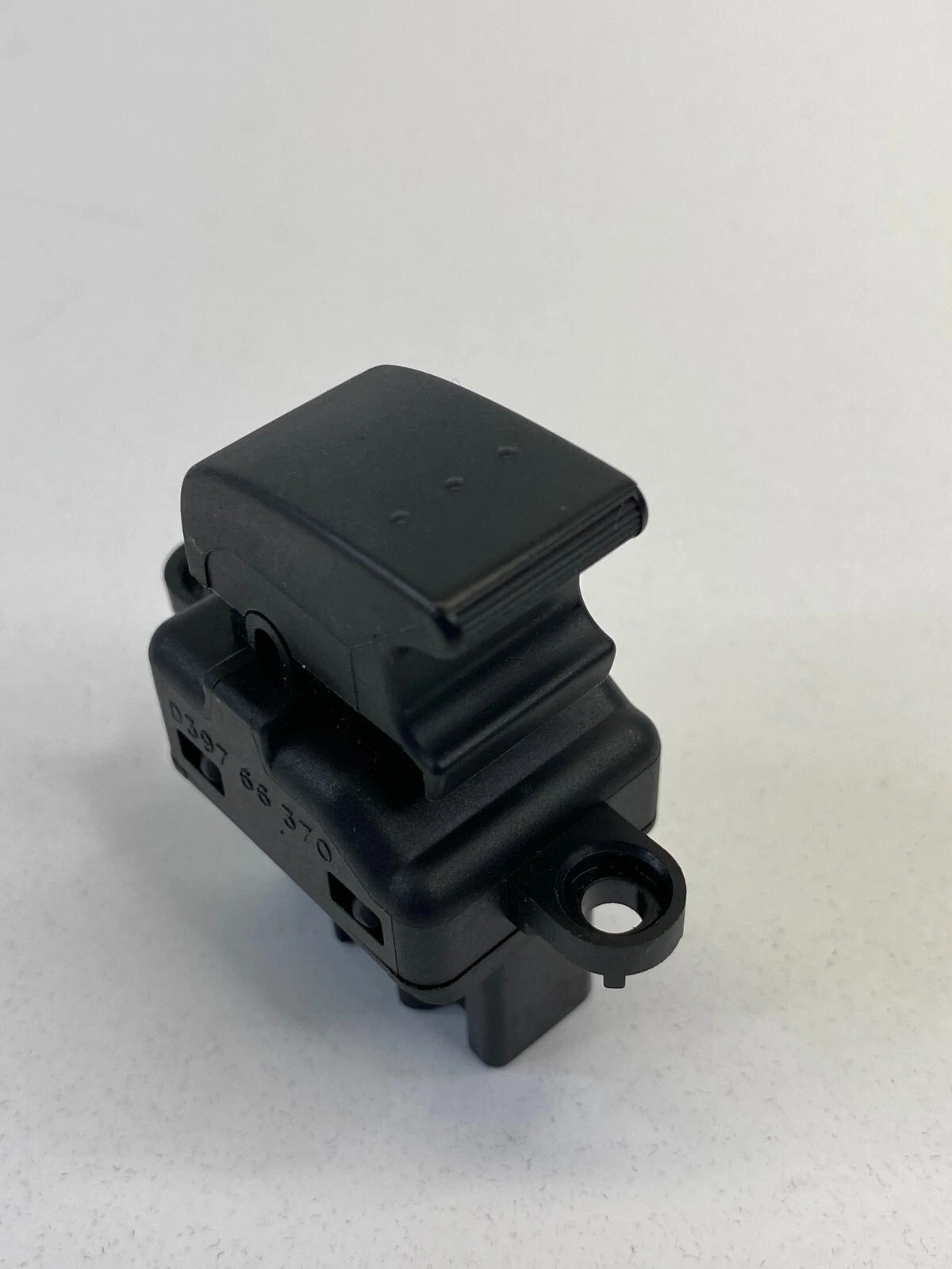 2004-2009 MAZDA 3 MAZDA3 REAR LEFT SIDE DOOR POWER WINDOW SWITCH B32H-66-370 OEM
