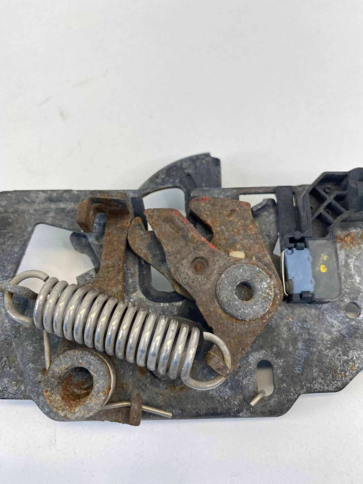 2012 FORD FOCUS HOOD LOCK LATCH RELEASE ACTUATOR ASSEMBLY OEM