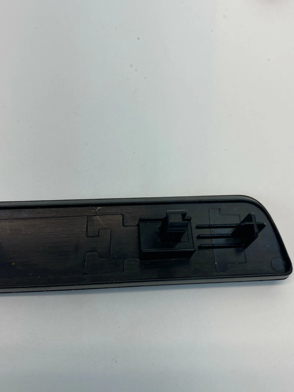 2006-2010 VOLKSWAGEN JETTA RIGHT PASSENGER GLOVE BOX MOLDING TRIM 1K1-858-529