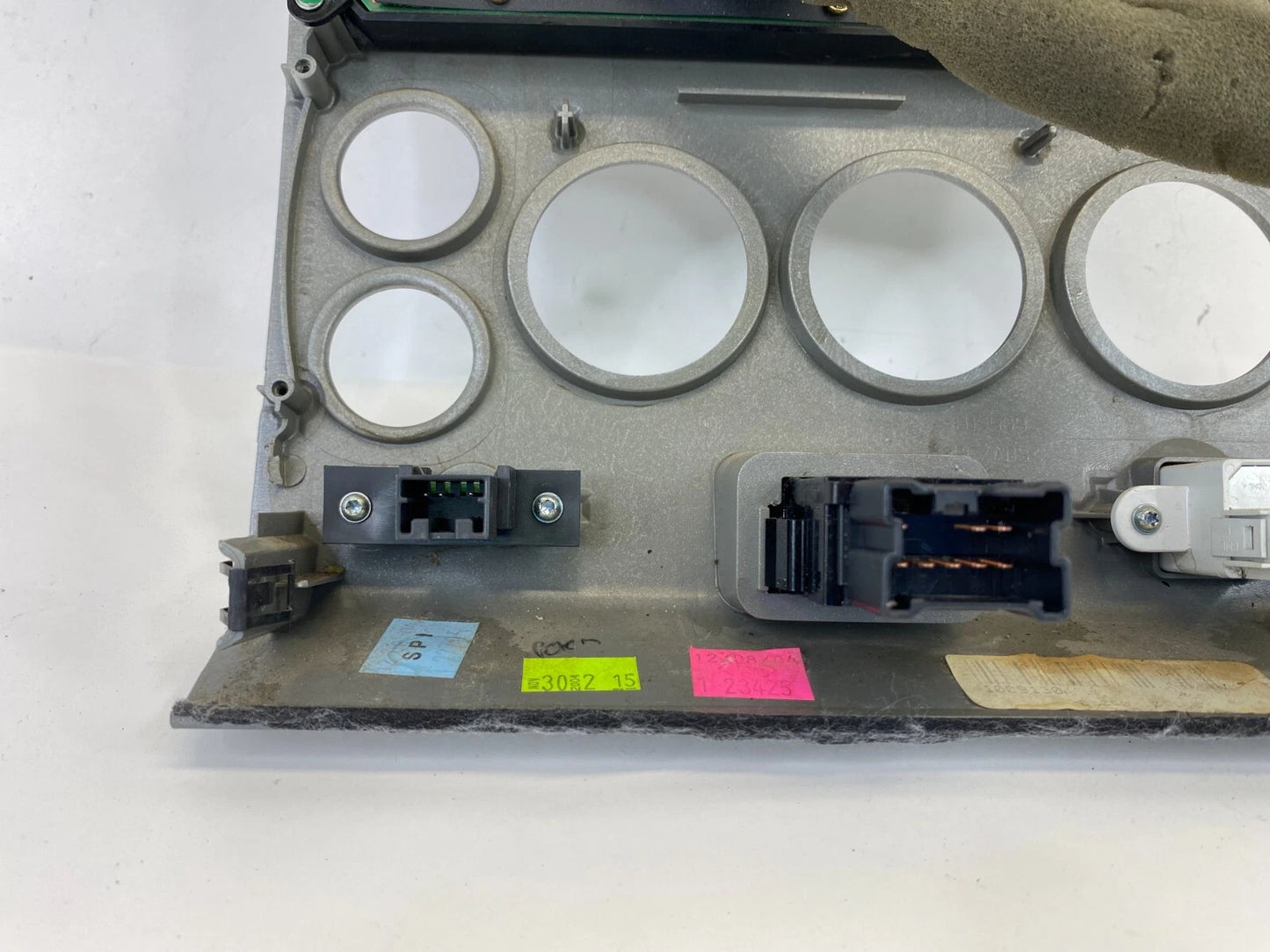 05 06 NISSAN ARMADA CD RADIO PLAYER RECEIVER CLIMATE HEATER CONTROL BEZEL PANEL