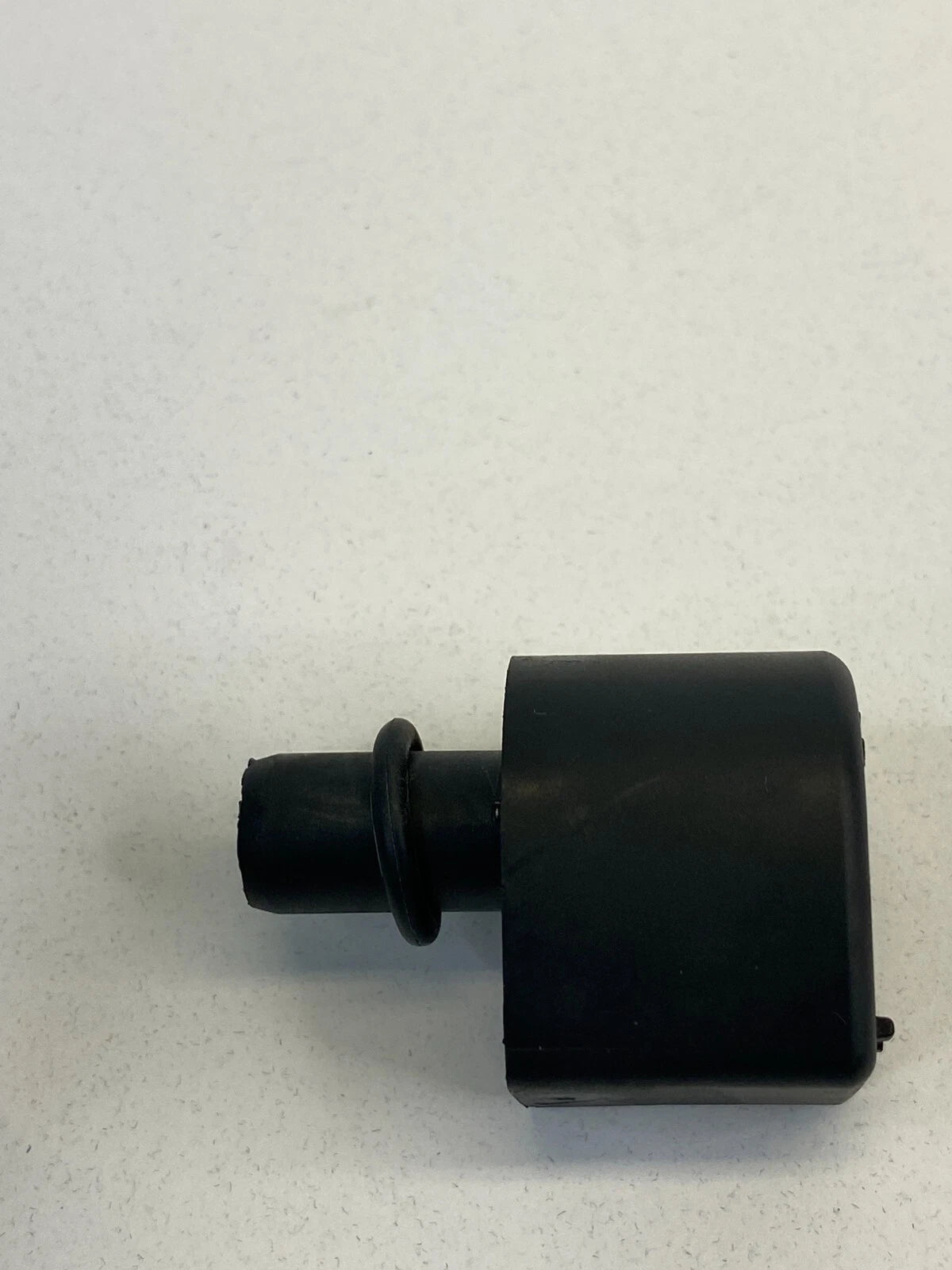 2002 MERCEDES BENZ CLK 430 4.3L AT TRANSMISSION OIL TUBE CAP COVER A1402700091