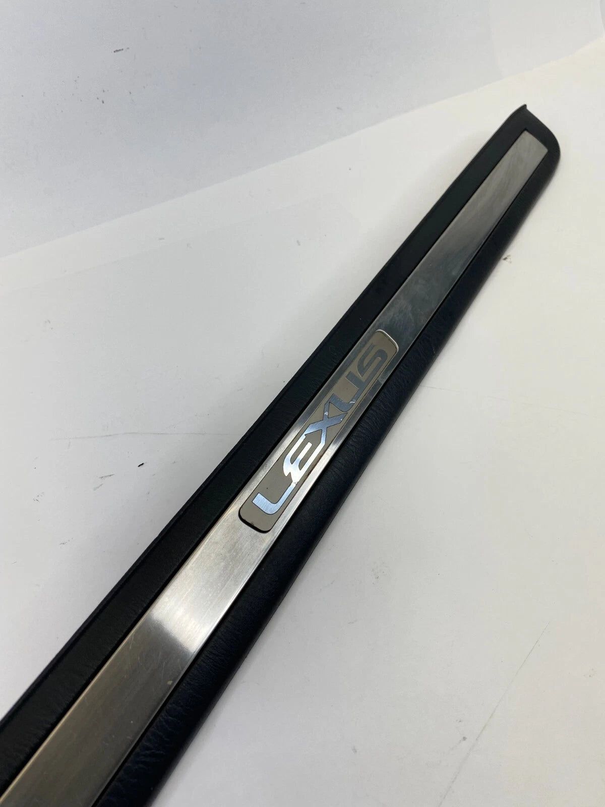 1998-2005 LEXUS GS300 FRONT RIGHT SIDE DOOR SILL SCUFF STRIP PLATE 67911-30100