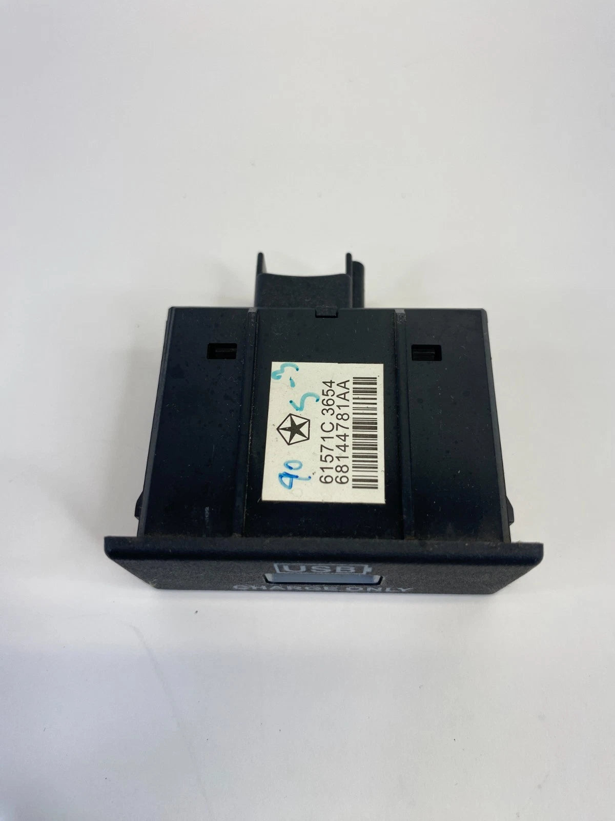 2015-2019 Fiat 500 Rear Console USB Charge Charging Port Jack Socket 68144781AA