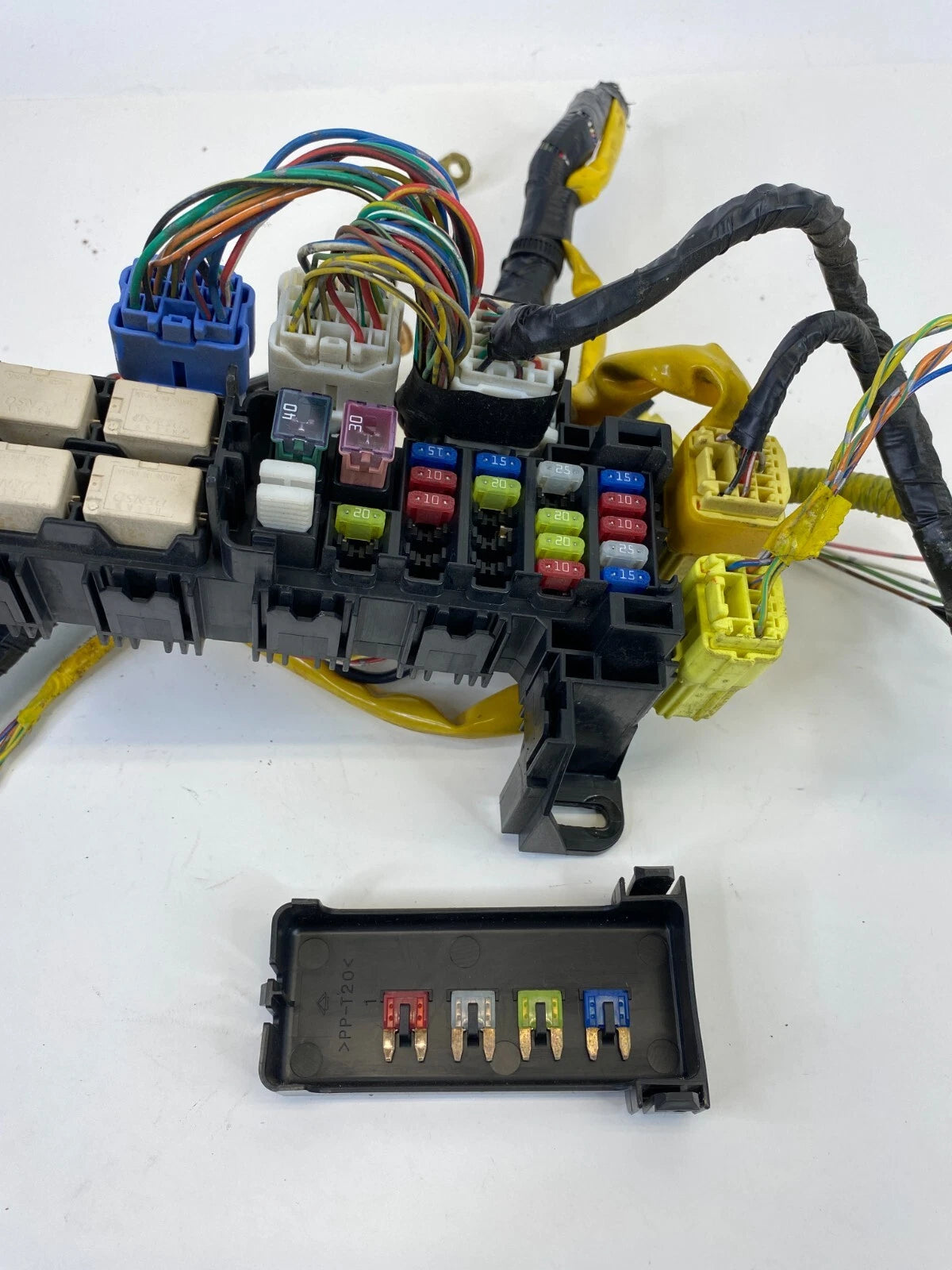 2003 2004 SUZUKI XL-7 INTERIOR UNDER DASH LEFT SIDE FUSE RELAY JUNCTION BOX OEM