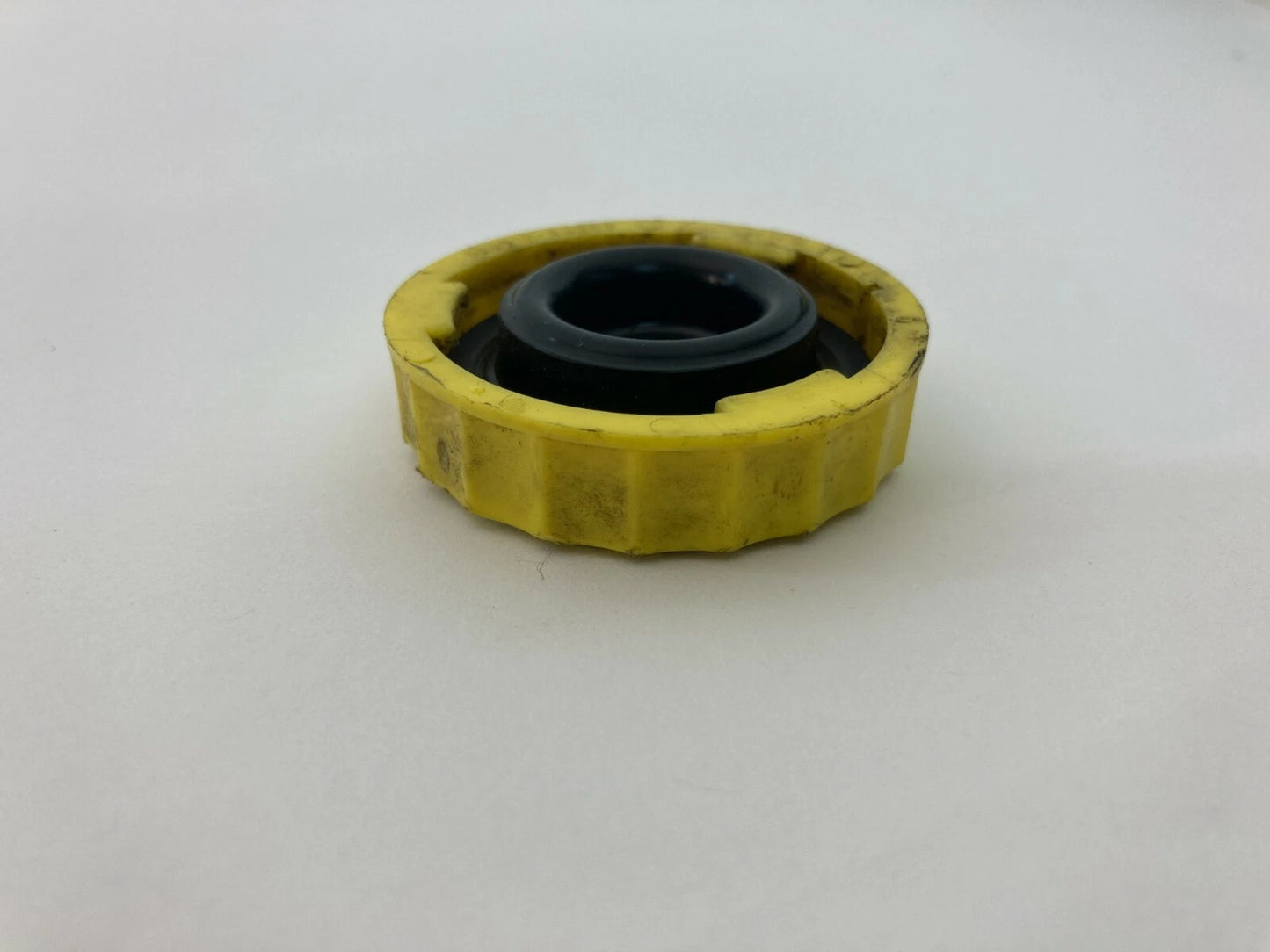 2004-2008 CHRYSLER PACIFICA BRAKE MASTER CYLINDER RESERVOIR FLUID CAP COVER OEM