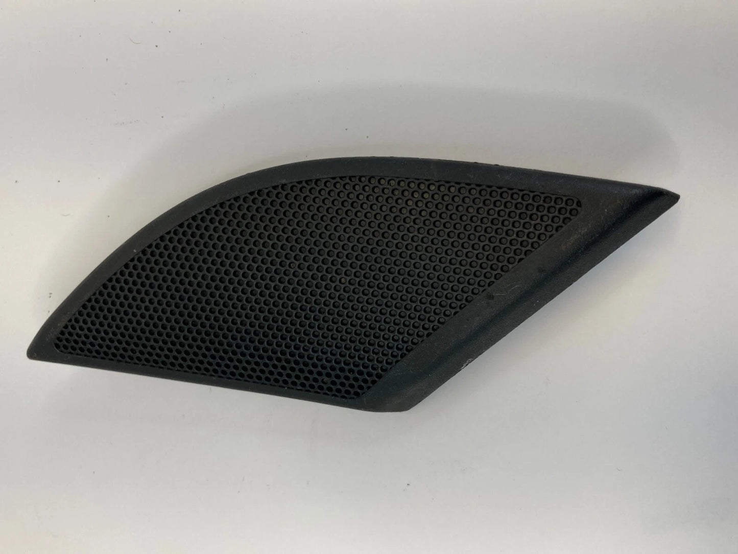 2012-2015 CHEVROLET CAPTIVA SPORT REAR RIGHT DOOR AUDIO TWEETER COVER 96627976
