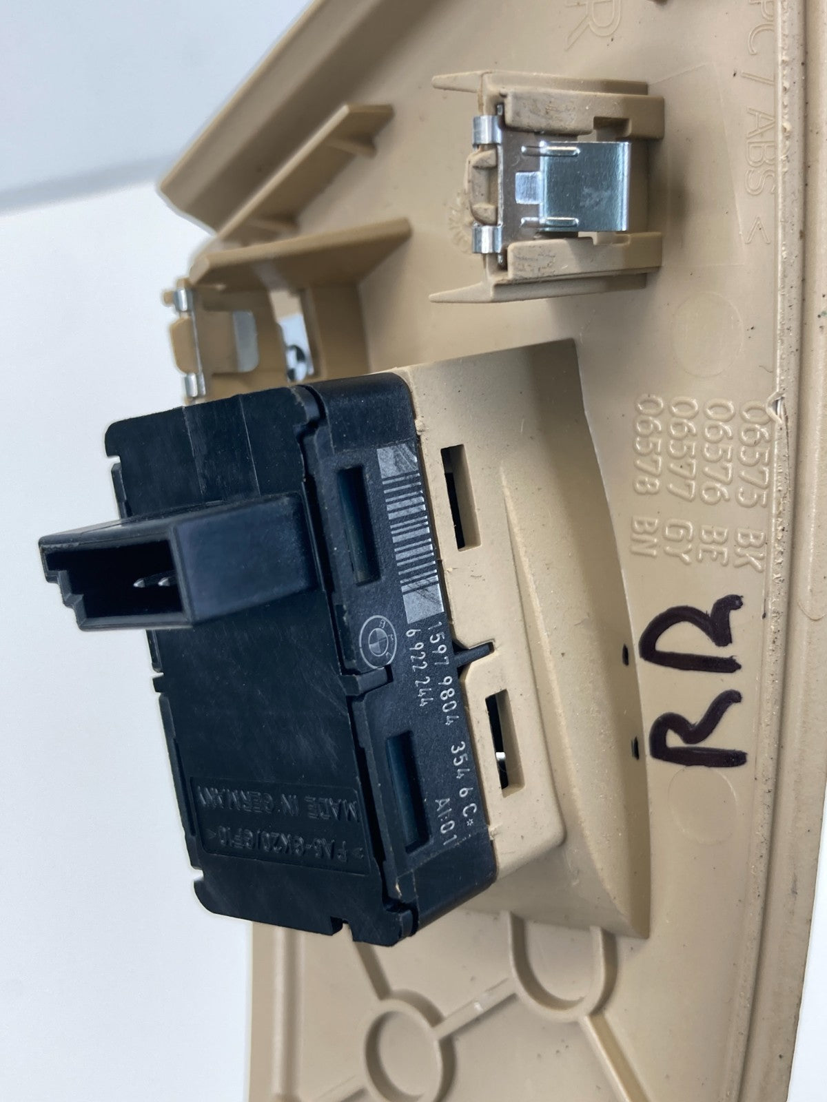 2004-2007 BMW 525i 530i Rear Right Door Power Window Switch w Bezel 6-951-967AI