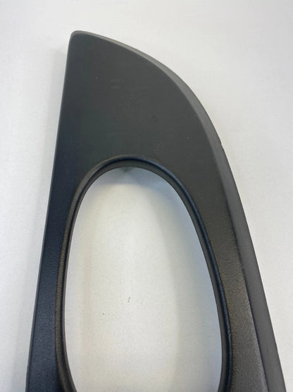 02-09 GMC ENVOY FRONT RIGHT PASSENGER INTERIOR DOOR HANDLE BEZEL TRIM 15146092