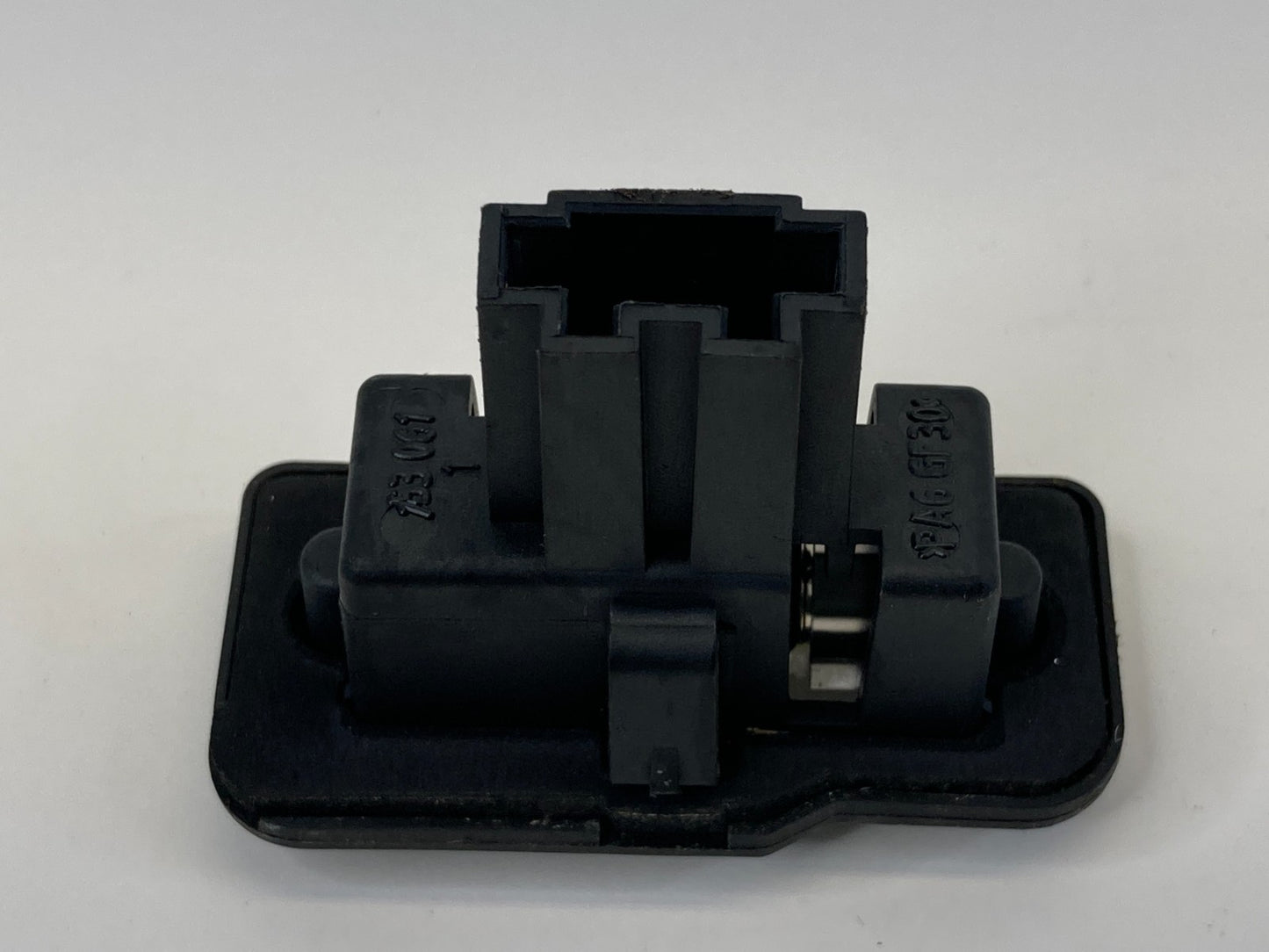 2006 Mercedes-Benz CLS500 Rear Trunk License Plate Light Lamp A203-820-02-56 OEM