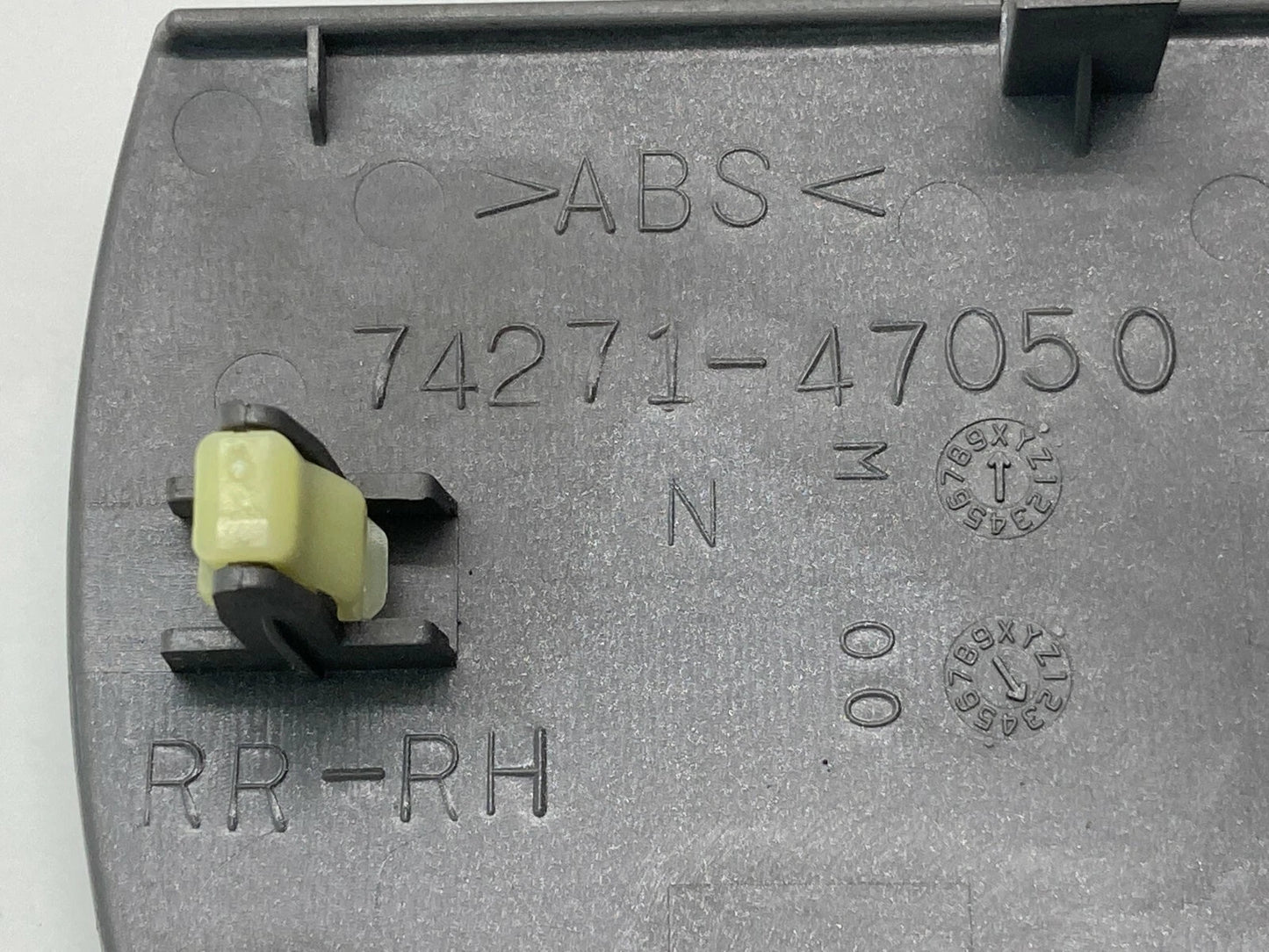 2004-2009 TOYOTA PRIUS REAR RIGHT DOOR POWER WINDOW SWITCH W/ BEZEL 74271-47050