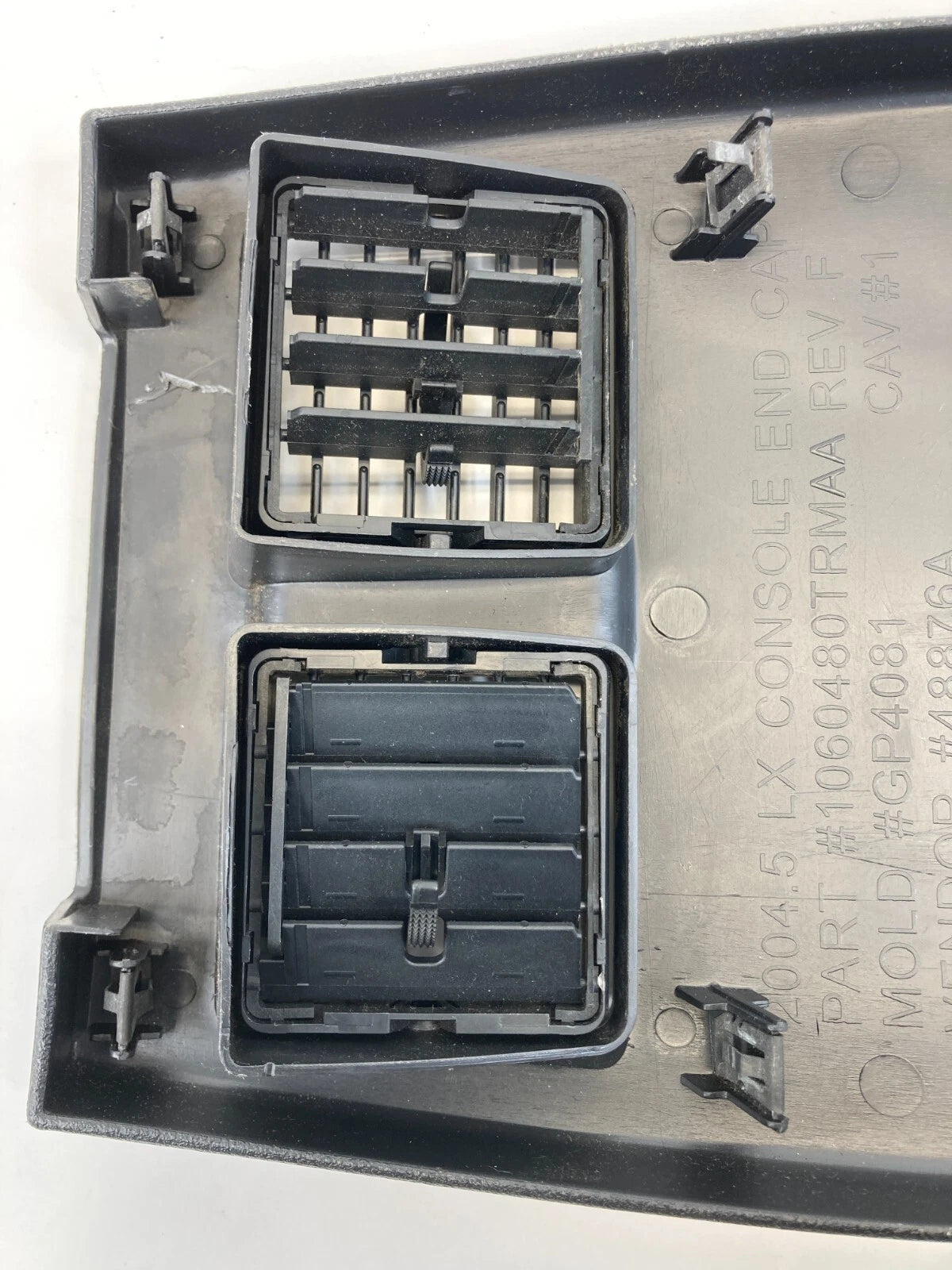 2006 2007 CHRYSLER 300 REAR CENTER CONSOLE CAP END A /C HEAT AIR VENT GRILLE OEM