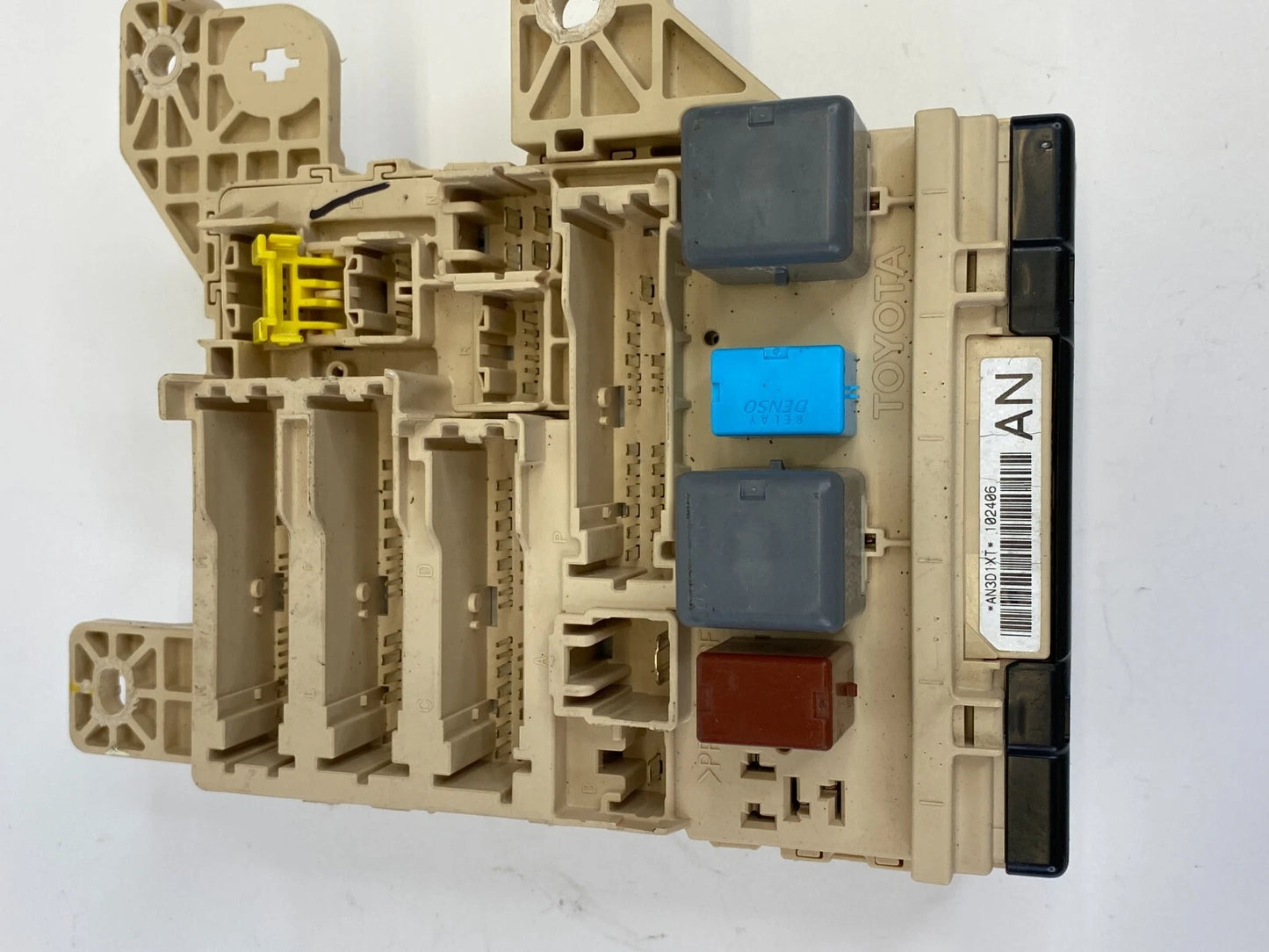 2004-2006 TOYOTA SIENNA 3.3 CABIN INNER DASH FUSE BOX RELAY JUNCTION BLOCK OEM