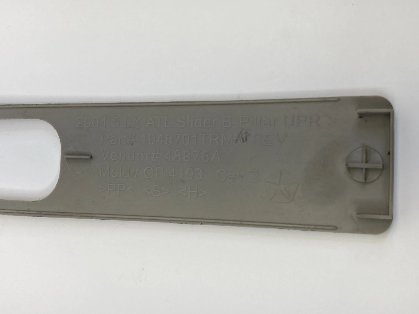 2005-2007 CHRYSLER 300 FRONT RIGHT UPPER B-PILLAR SLIDE COVER TRIM 1048701TRMA