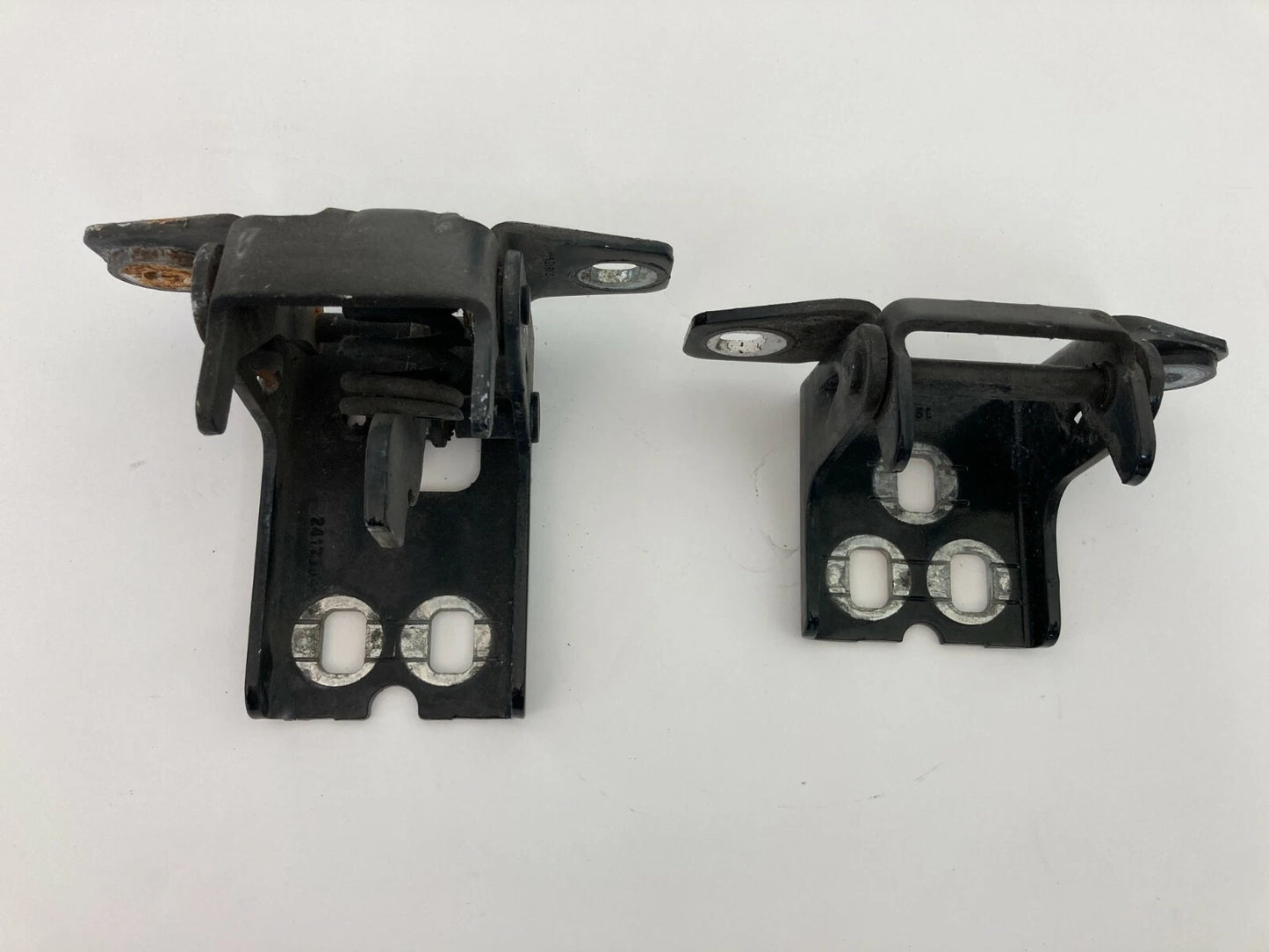 04-09 DODGE DURANGO REAR RIGHT PASSENGER SIDE DOOR UPPER & LOWER HINGE SET PAIR