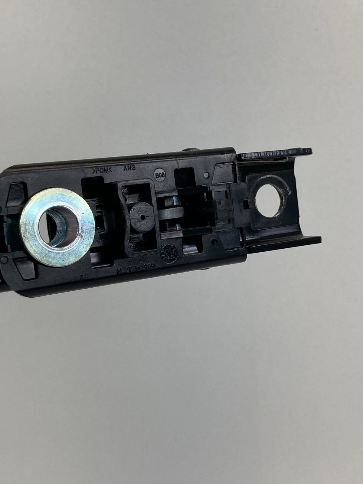 2006-2011 KIA RIO / RIO5 HATCHBACK 4-DR FRONT RIGHT SEAT BELT HEIGHT ADJUSTER