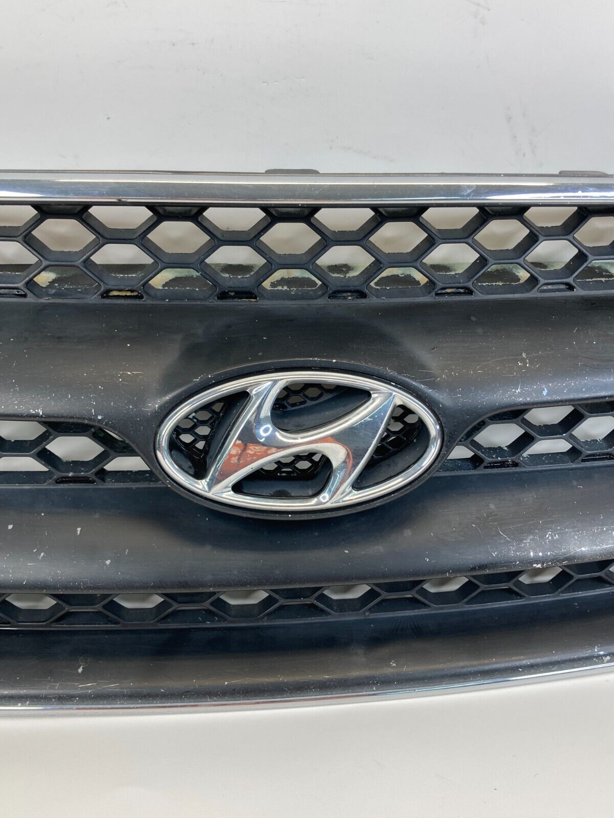 2007 2008 2009 Hyundai Santa Fe Sedan Front Bumper Center Upper Grill Grille OEM