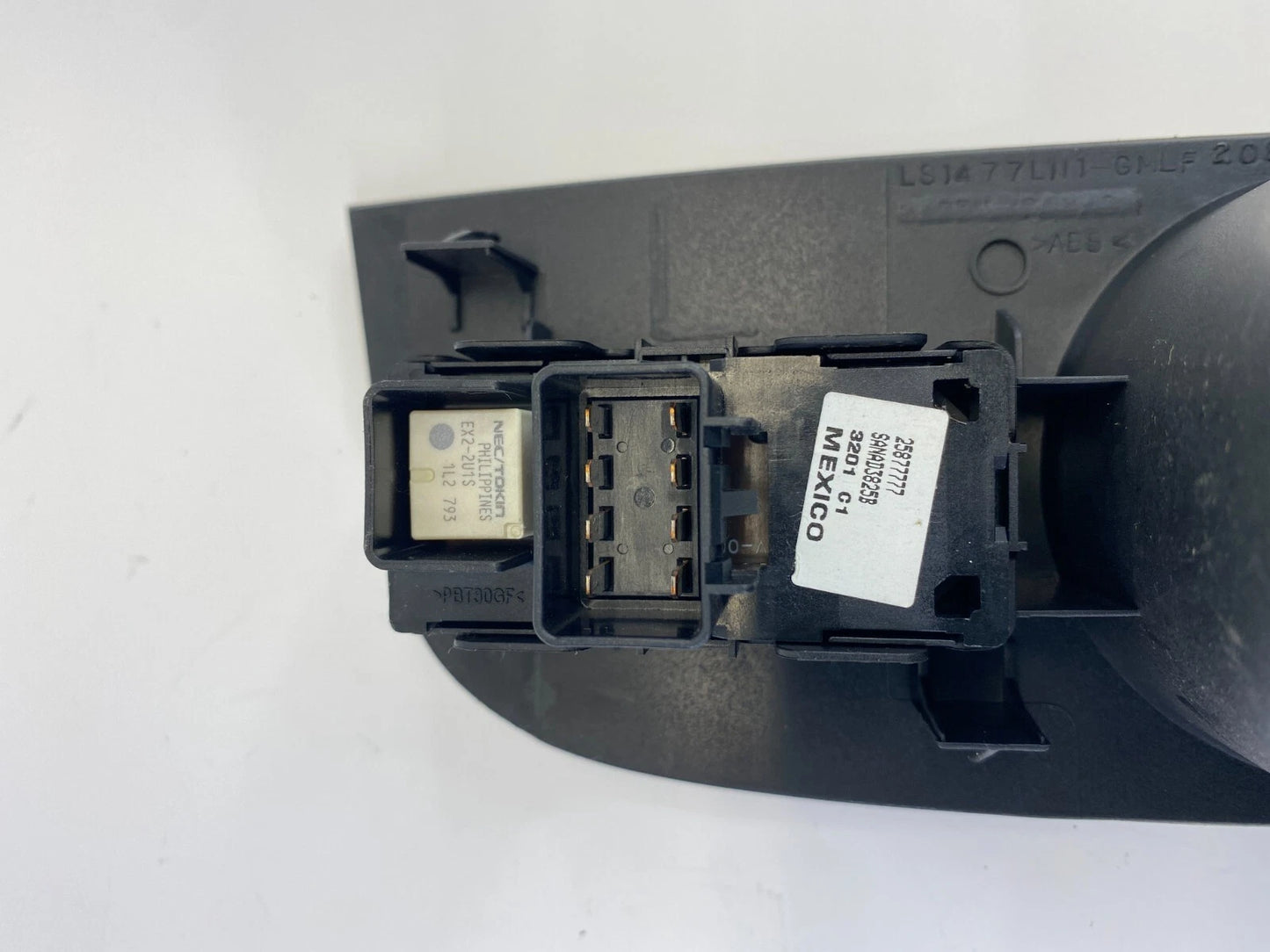 2009-2012 CHEVY TRAVERSE REAR LEFT SIDE DOOR POWER WINDOW SWITCH W /BEZEL TRIM