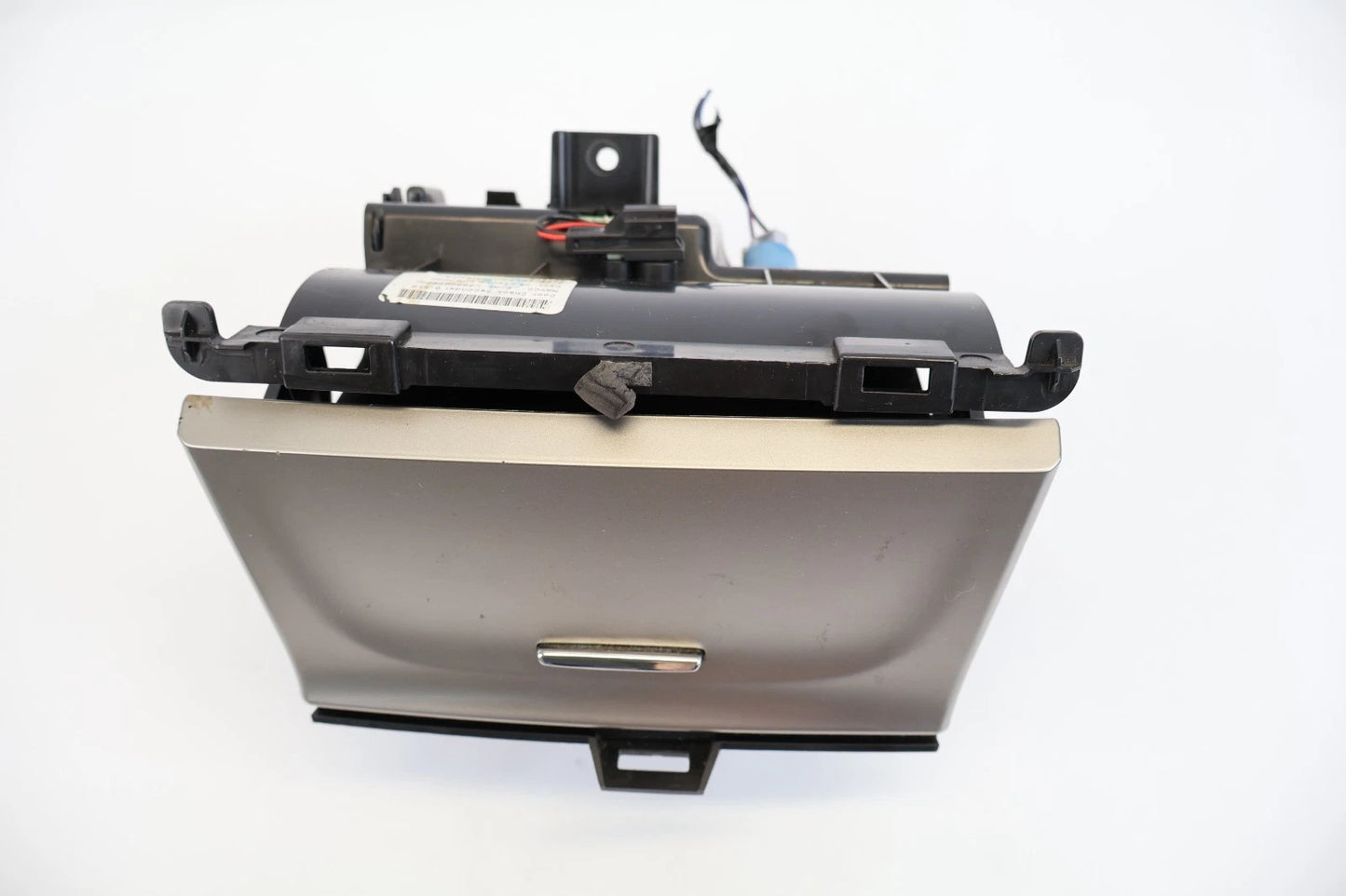 2011-2013 JEEP GRAND CHEROKEE CENTER DASH ASHTRAY STORAGE BOX W/ POWER OUTLET