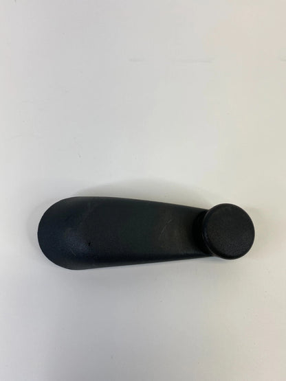 1998-2004 CHEVROLET S10 RIGHT SIDE MANUAL WINDOW HAND CRANK HANDLE 21096854