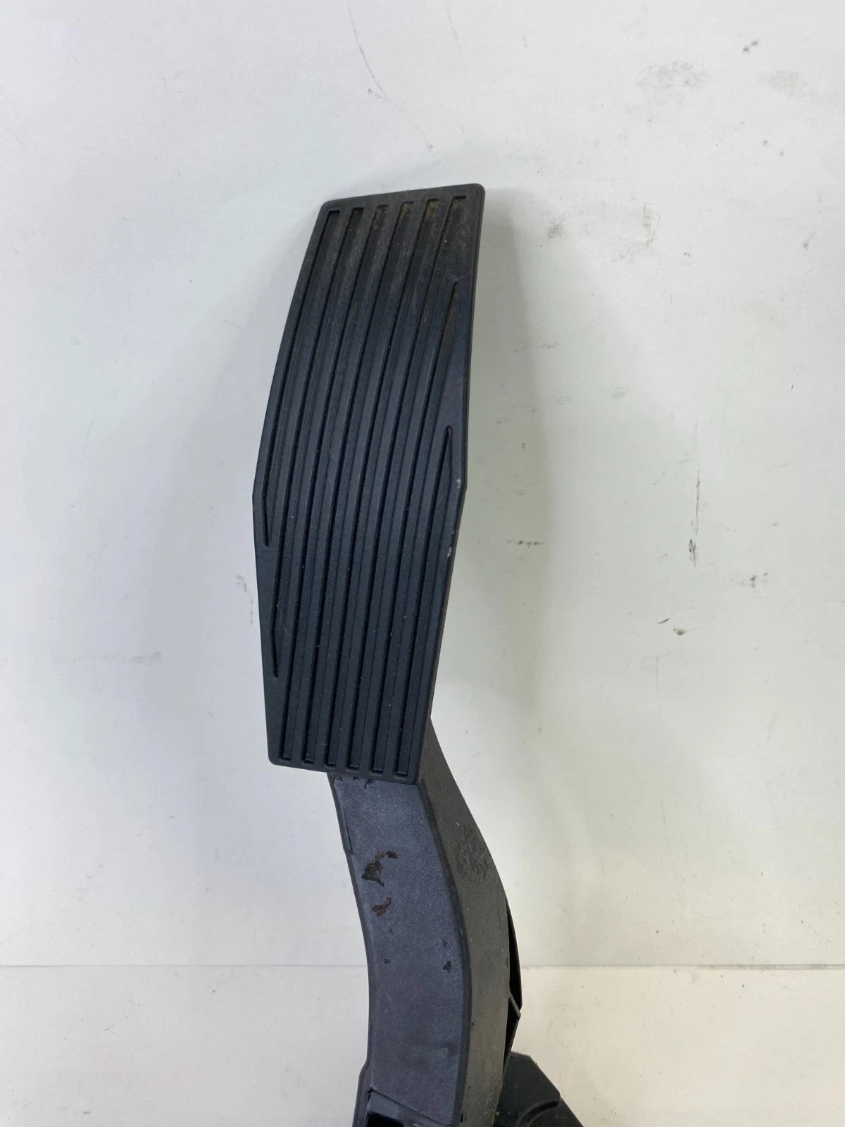 2010-2016 BUICK LACROSSE 3.6L ACCELERATOR GAS PEDAL POSITION SENSOR 13237352 OEM