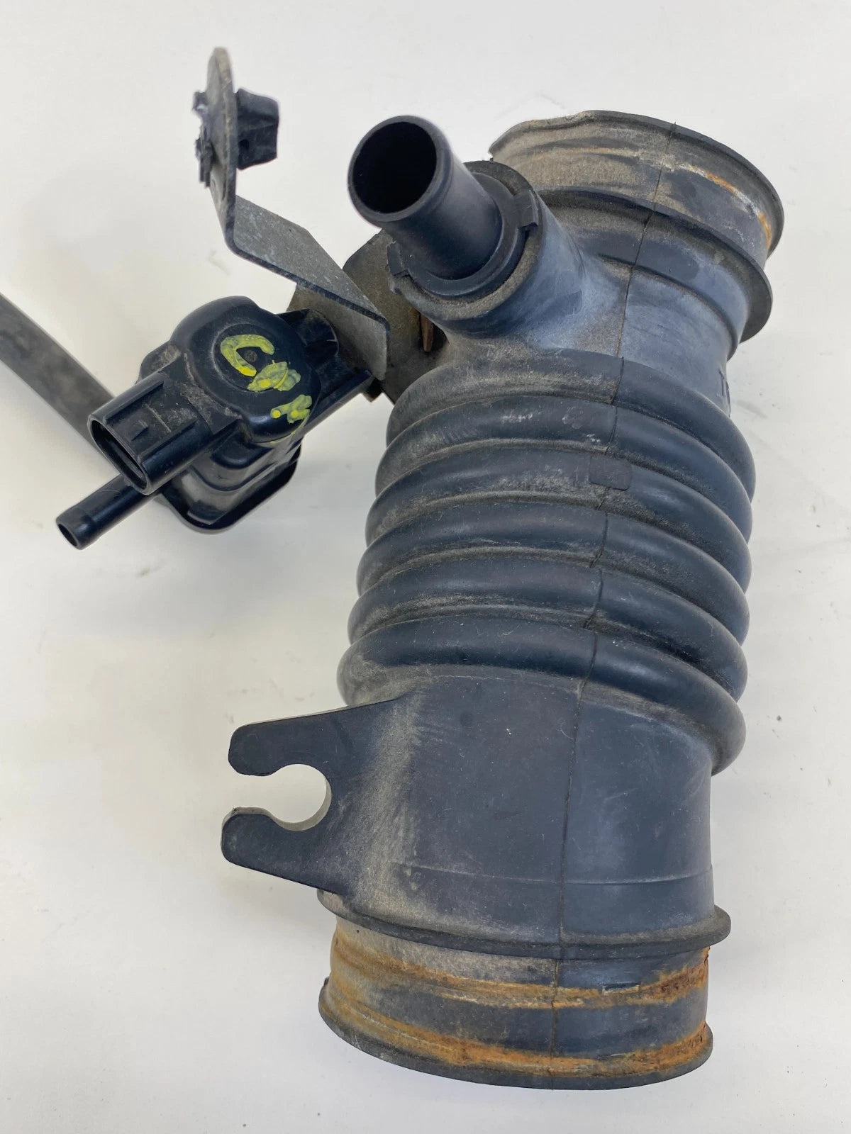 2006-2018 TOYOTA YARIS AIR INTAKE CLEANER HOSE INLET DUCT TUBE PIPE 17880-21091