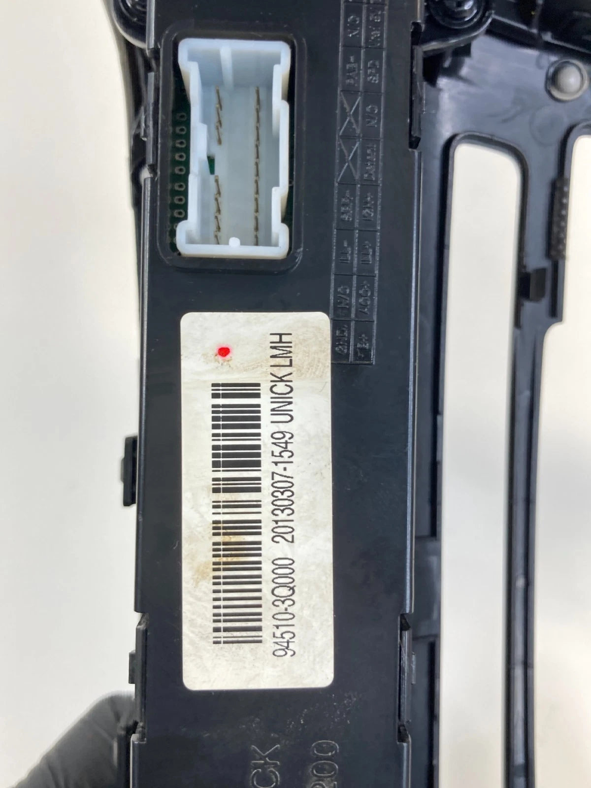 2012-2015 HYUNDAI SONATA CENTER DASH RADIO CLIMATE CONTROL BEZEL W/ AIR VENT OEM