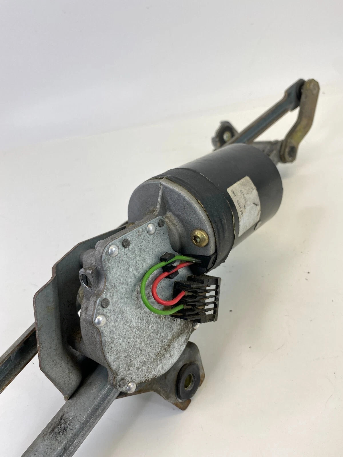 1998-2010 VOLSKWAGEN BEETLE FRONT WINDSHIELD WIPER MOTOR W/ LINKAGE OEM