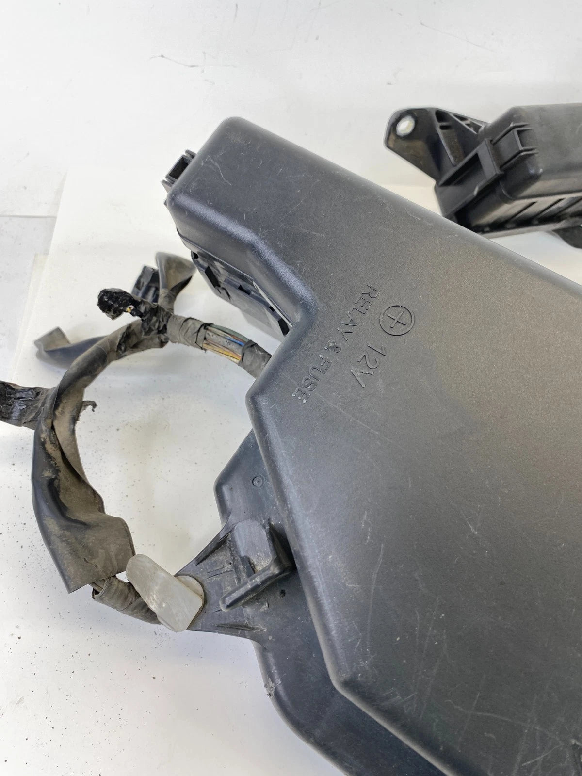 2004-2009 Toyota Prius 1.5L AT Engine Compartment Fuse Relay Box w Small Fuse