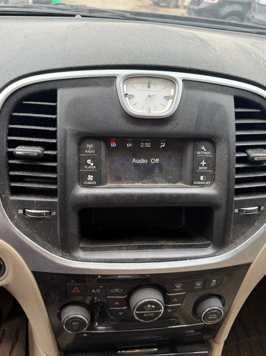2011-2014 CHRYSLER 300 DASH AM/FM RADIO INFORMATION DISPLAY SCREEN W/ BEZEL TRIM